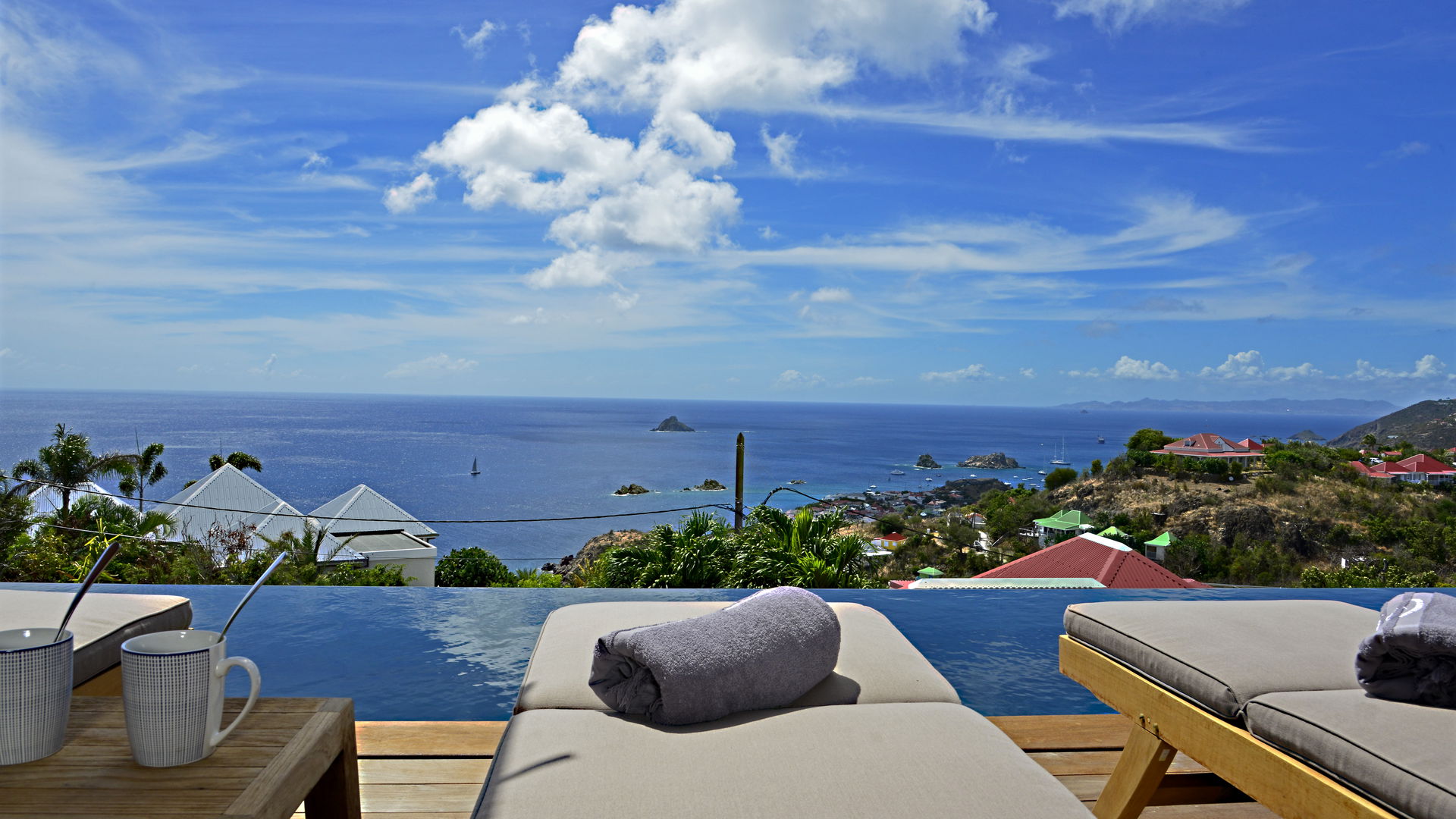 POOL & TERRACE