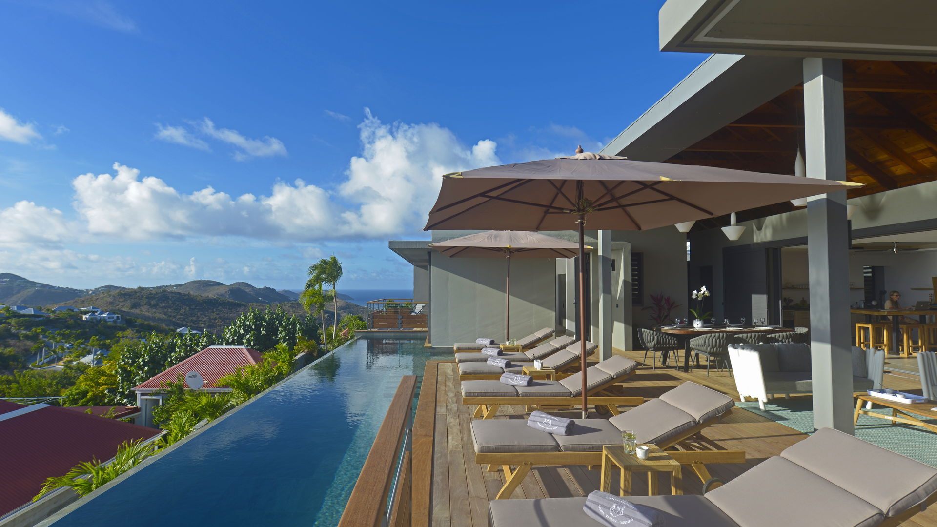 POOL & TERRACE