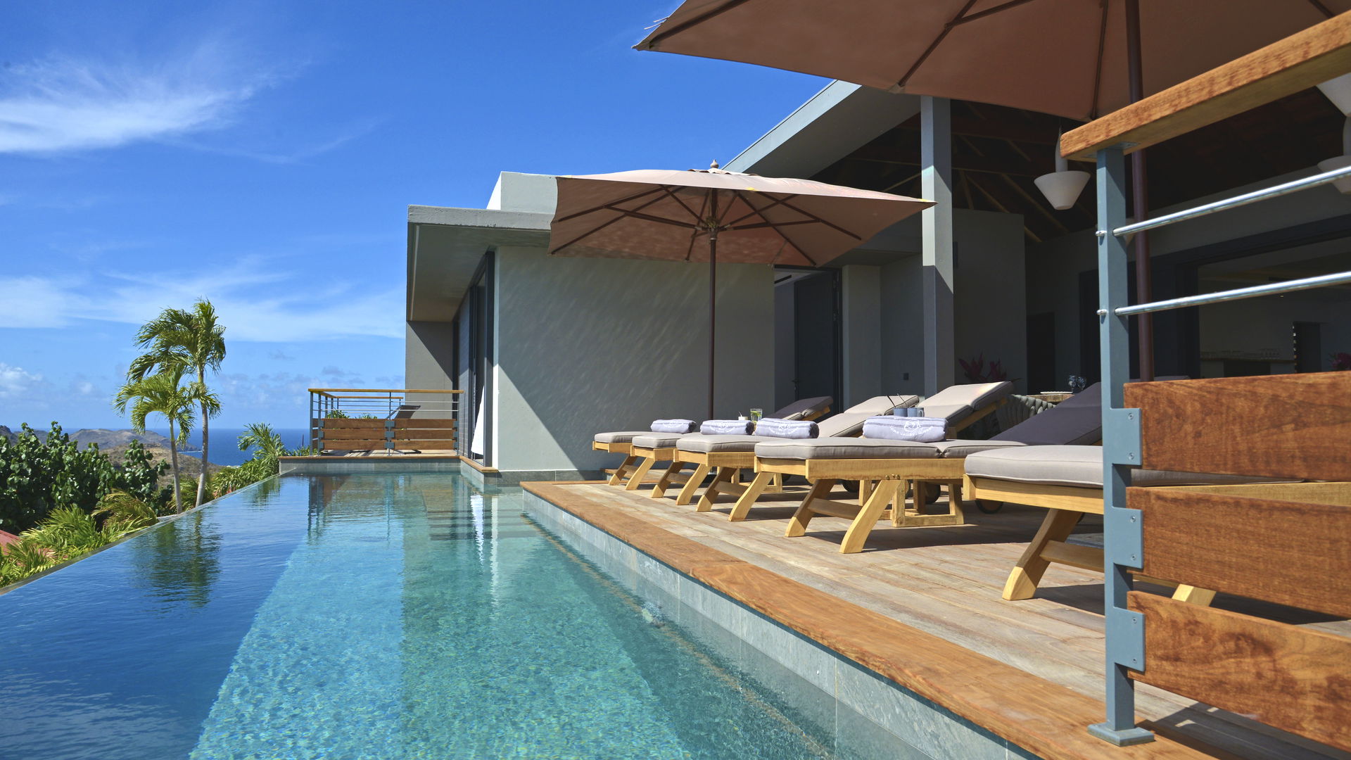 POOL & TERRACE