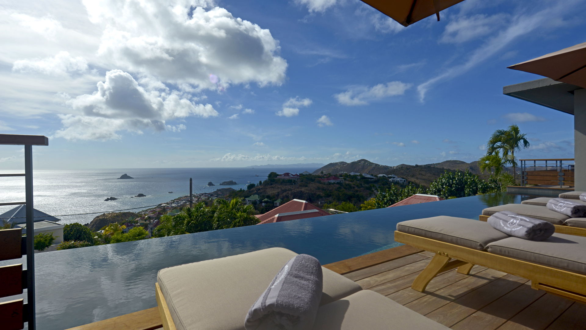 POOL & TERRACE
