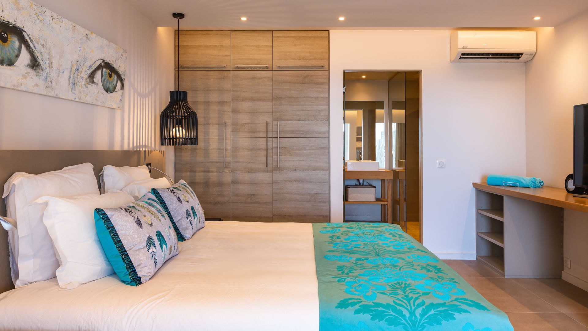 BEDROOM 1