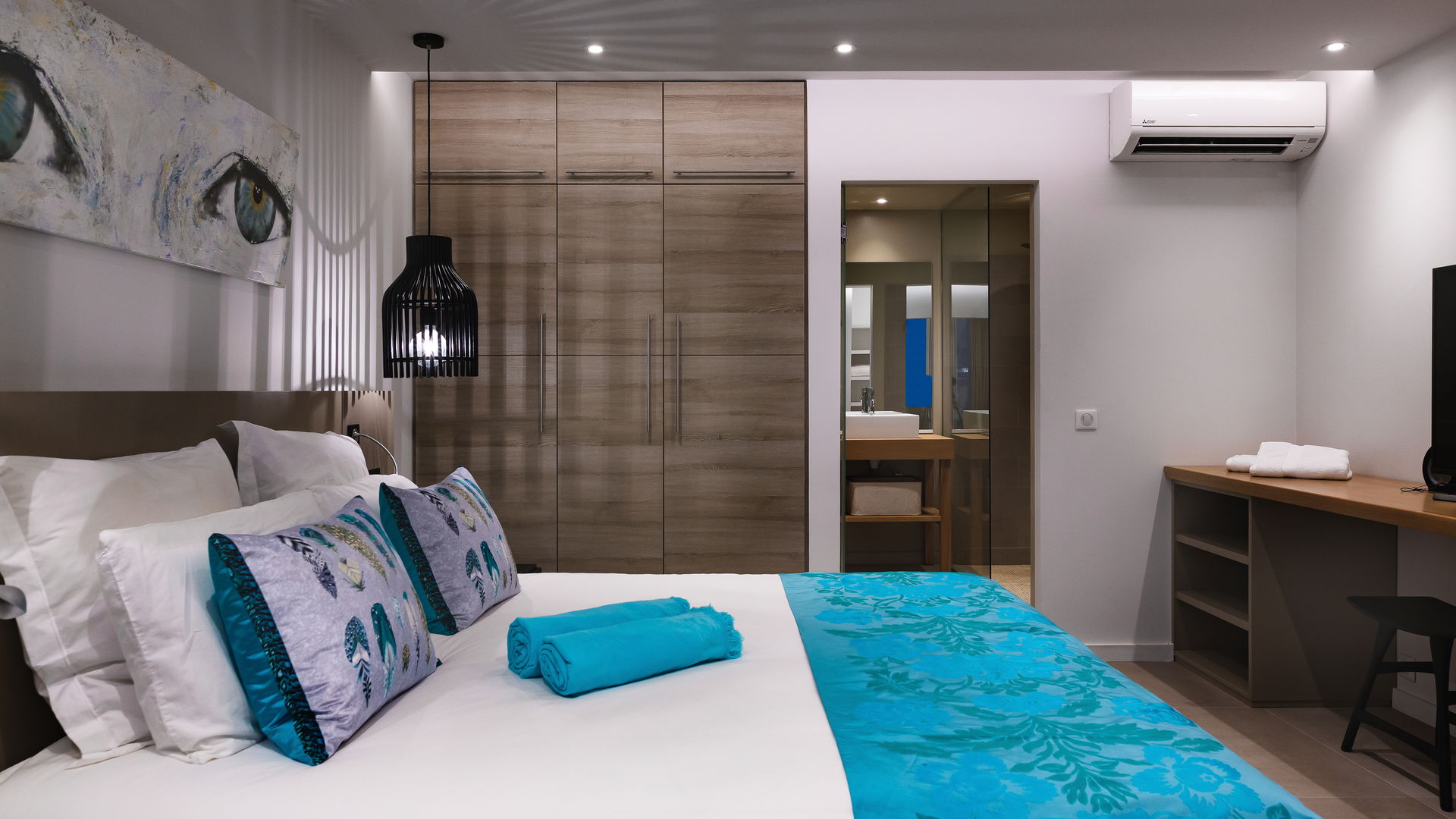BEDROOM 1