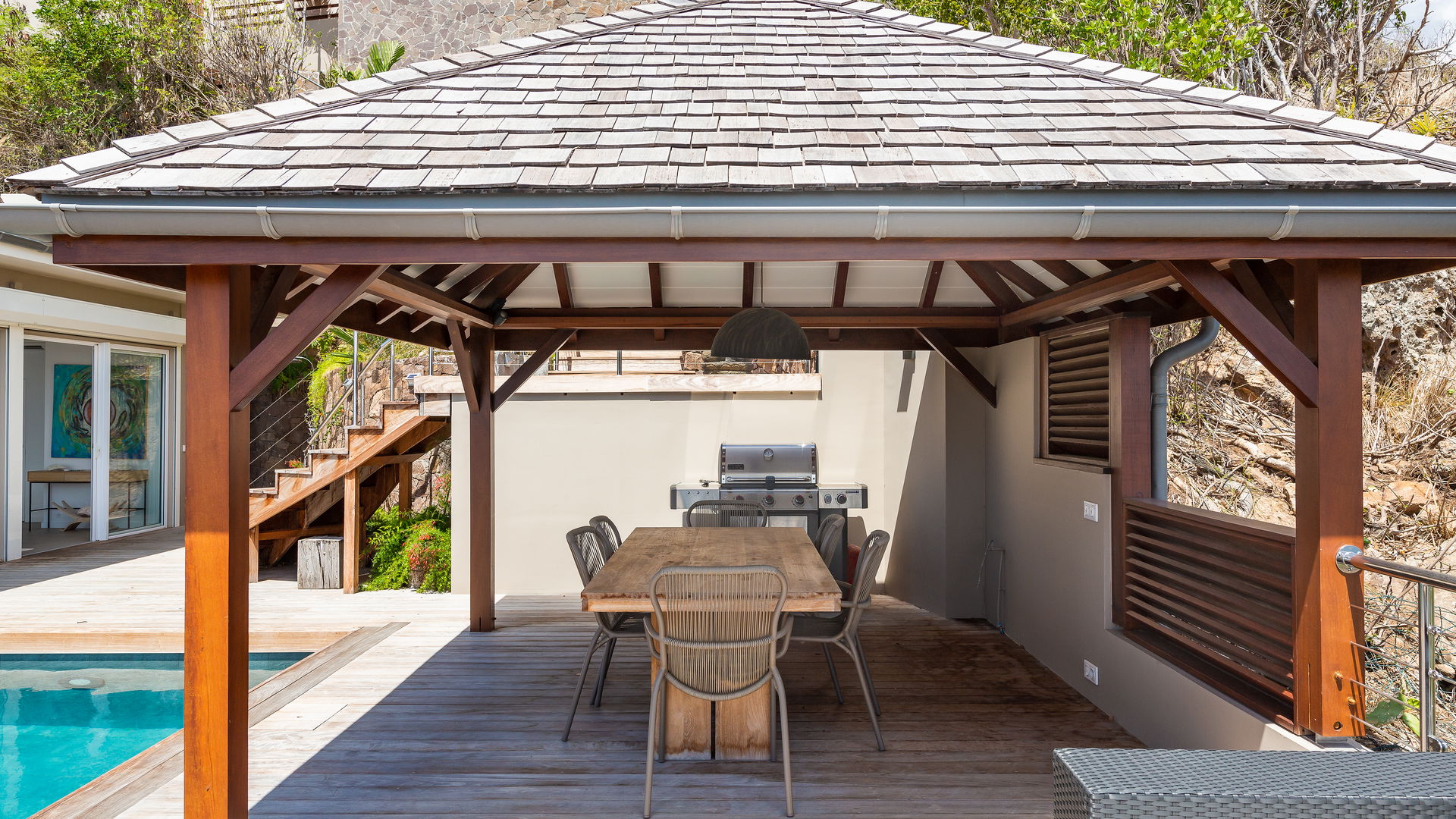 OUTDOOR DINING AREA