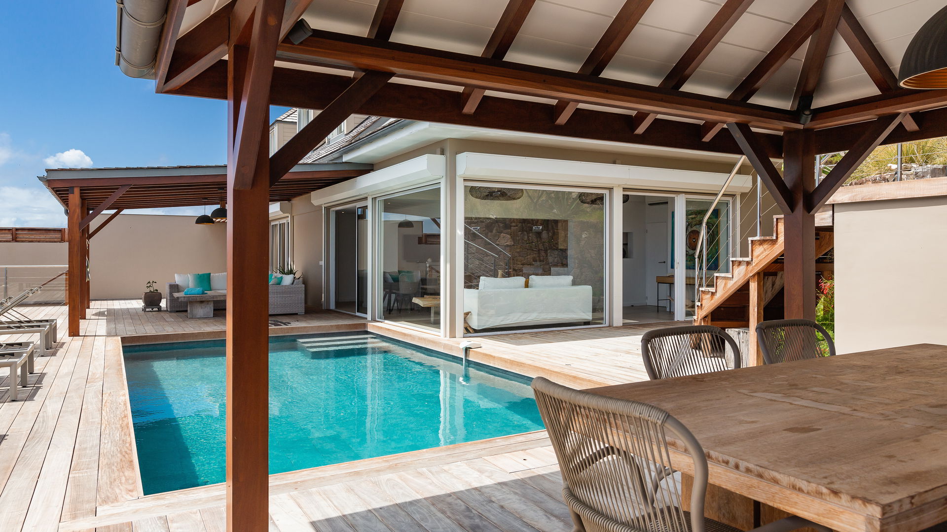 OUTDOOR DINING AREA