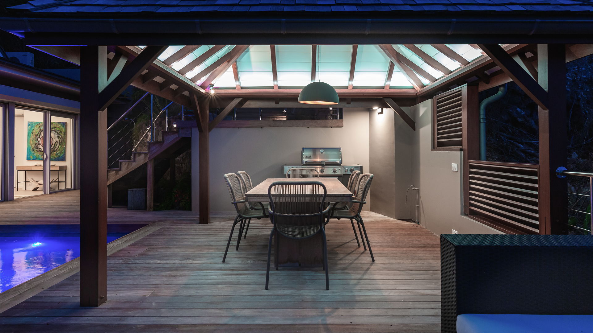 OUTDOOR DINING AREA