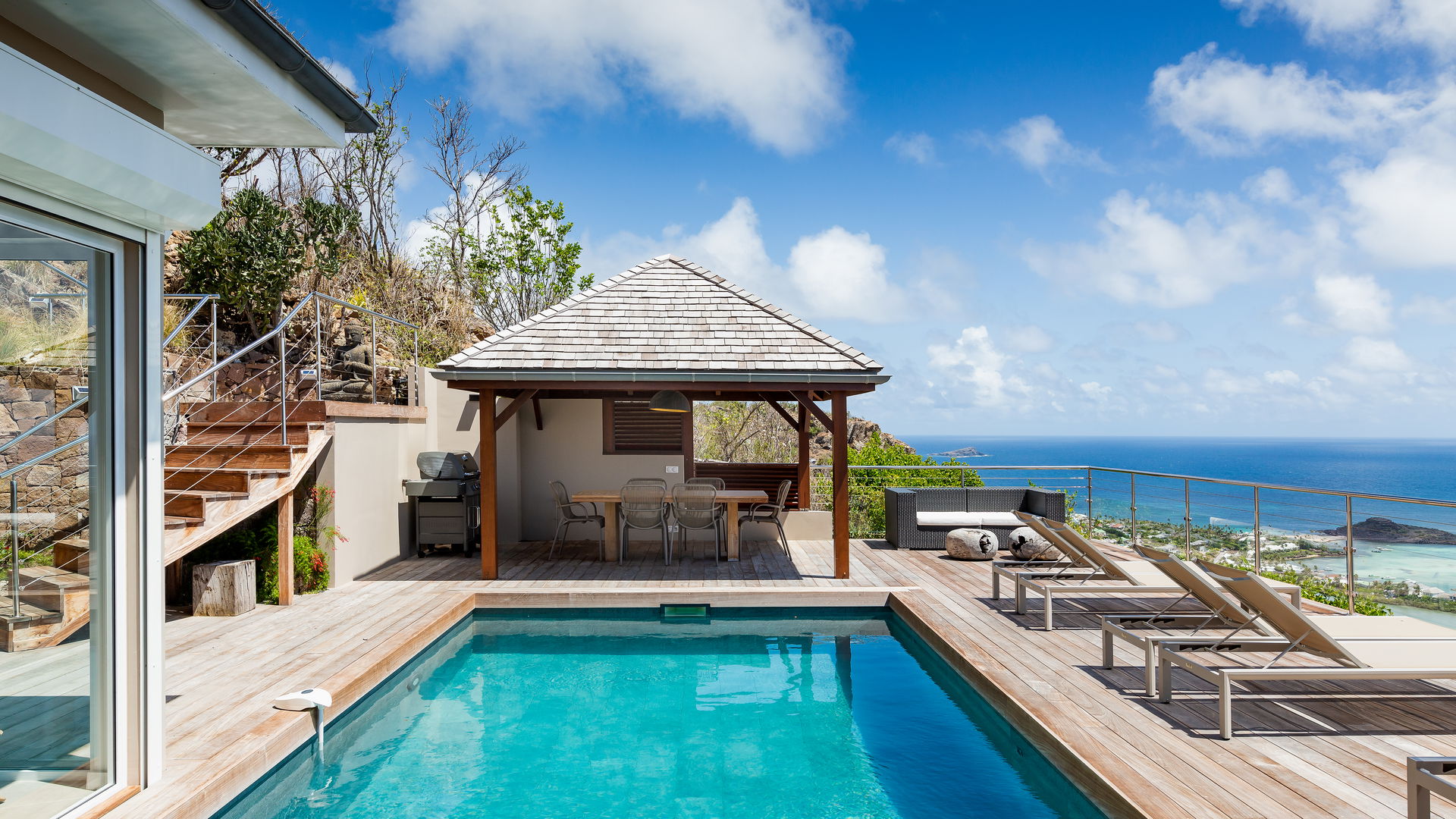 POOL & TERRACE