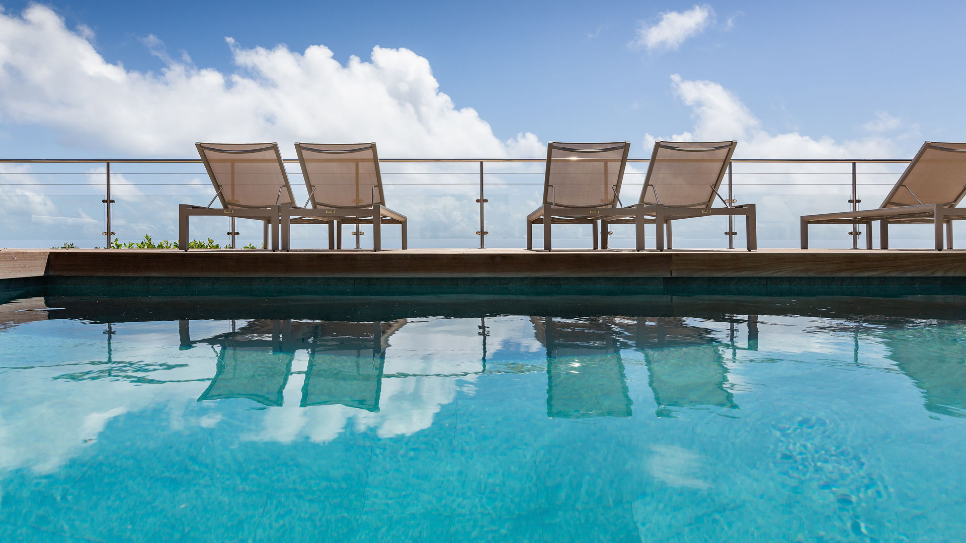 POOL & TERRACE