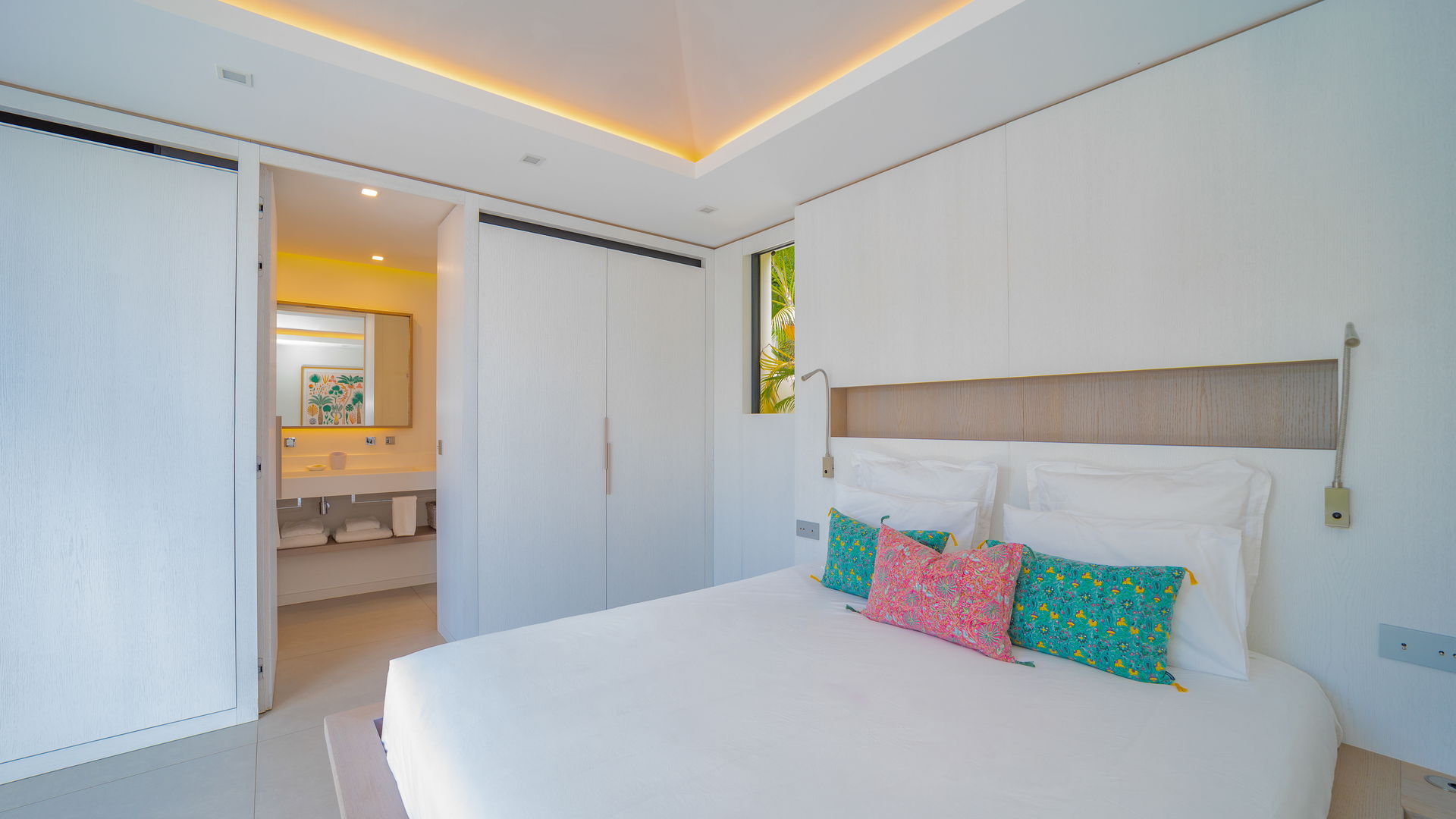 BEDROOM 2