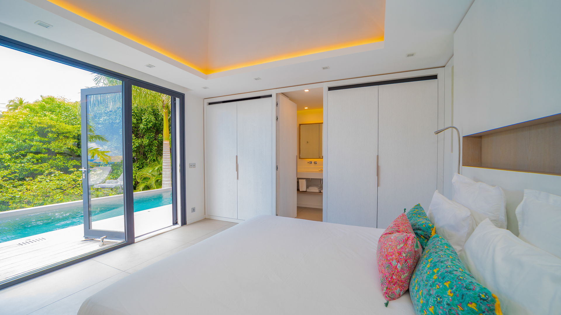 BEDROOM 2