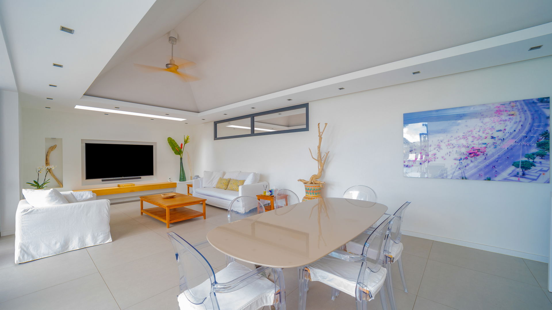 KITCHEN & DINING AREA