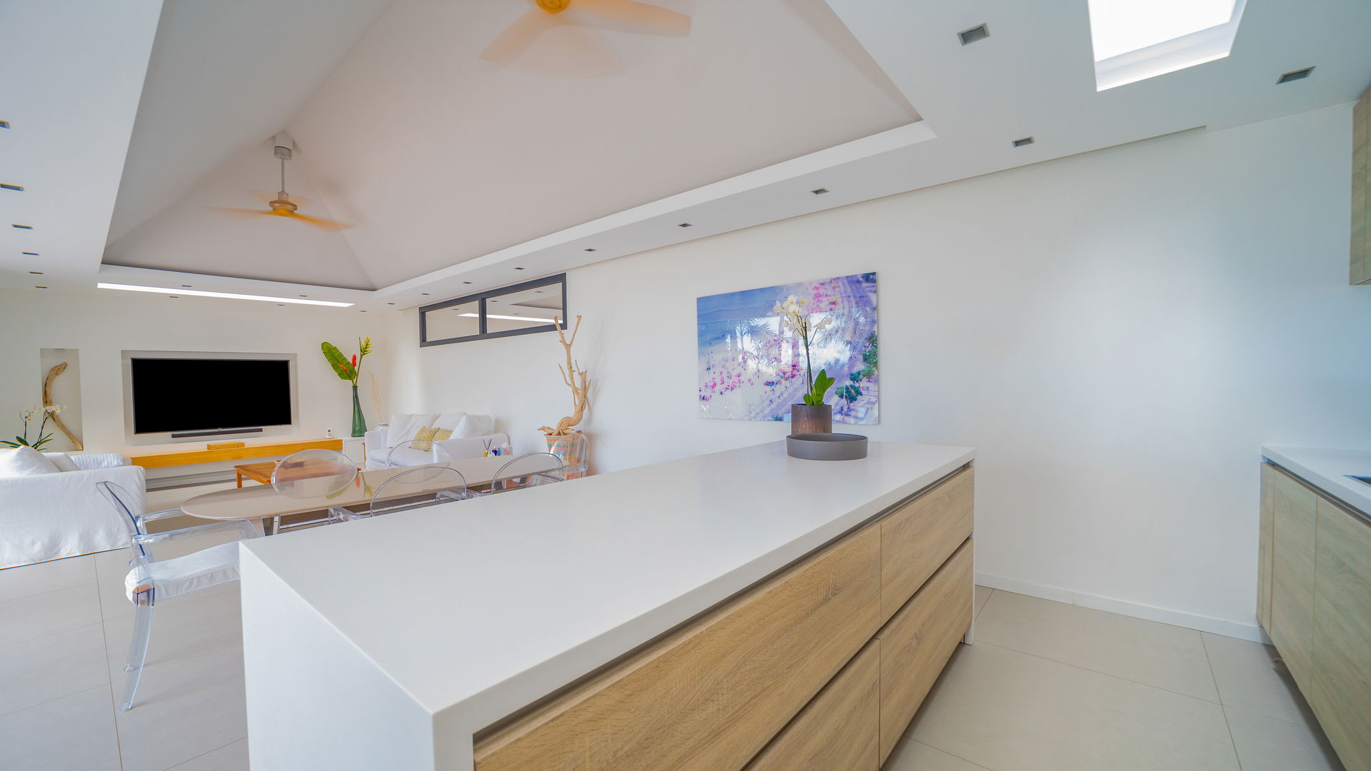 KITCHEN & DINING AREA
