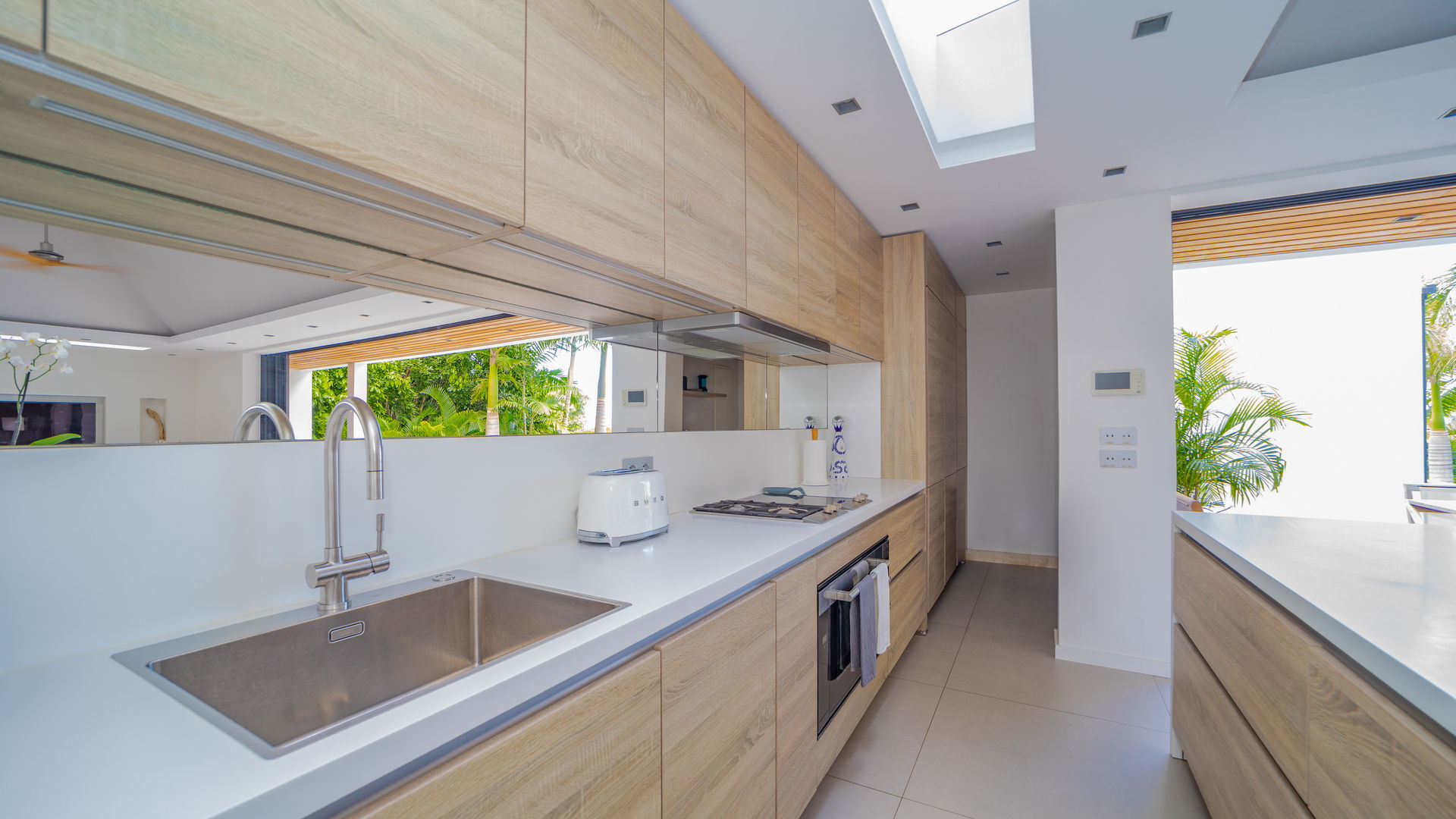 KITCHEN & DINING AREA