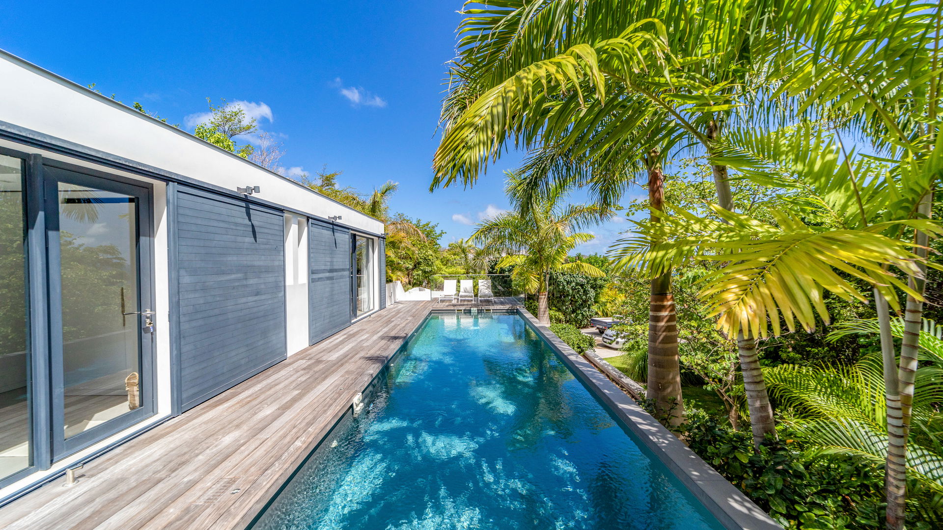 POOL & TERRACE
