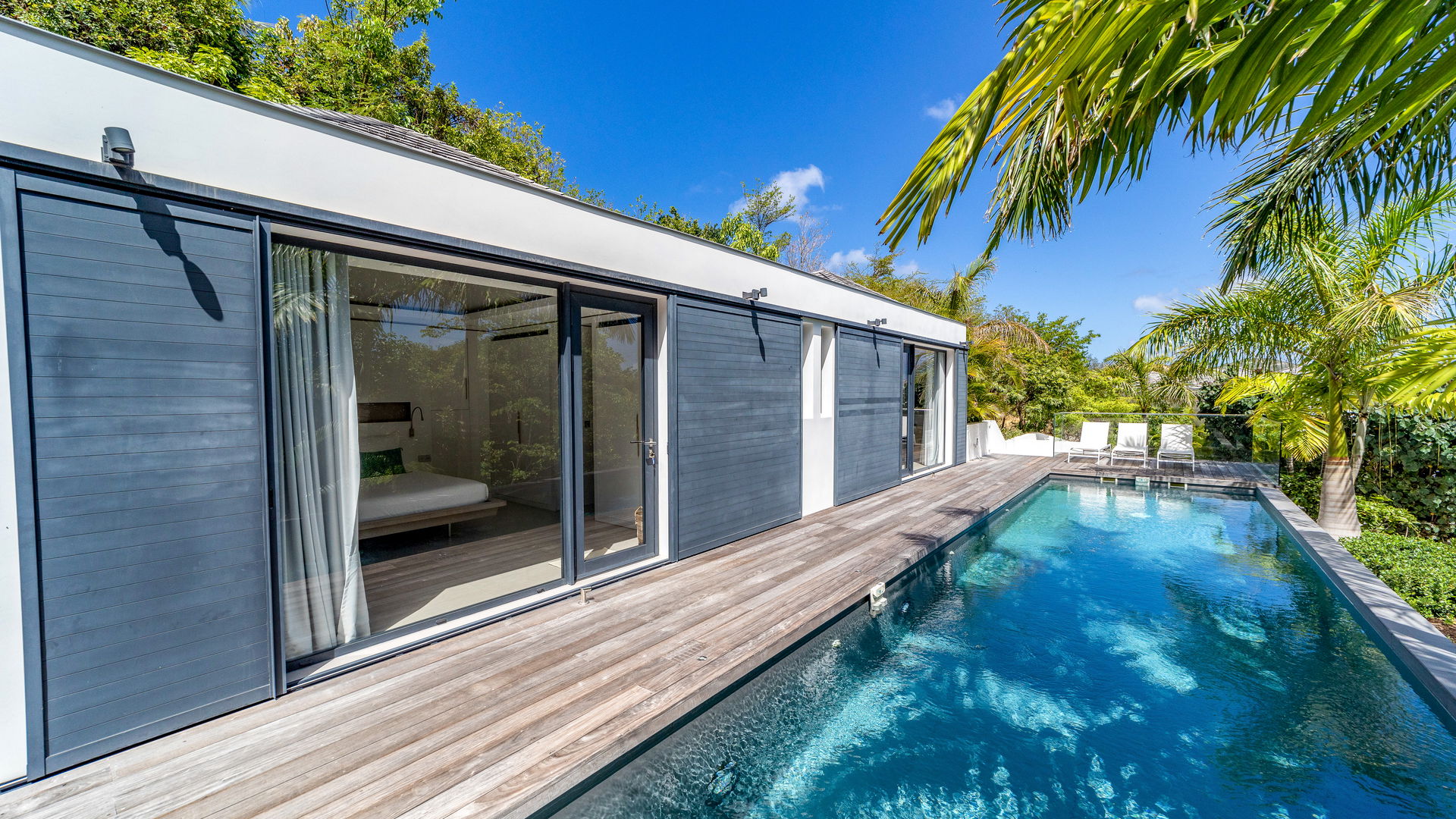 POOL & TERRACE