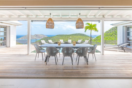 VILLA OCEAN'S 5 KITCHEN & DINING AREA 1