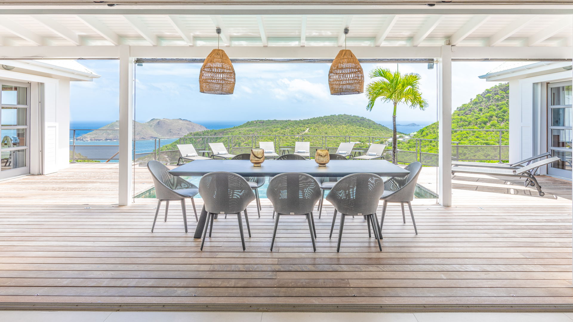 KITCHEN & DINING AREA