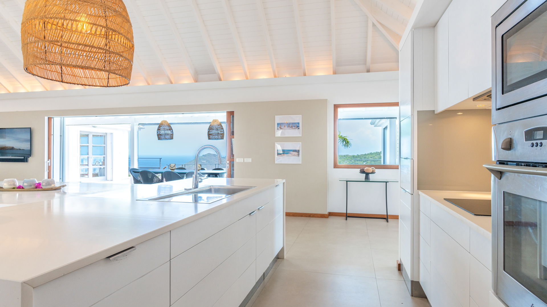 KITCHEN & DINING AREA