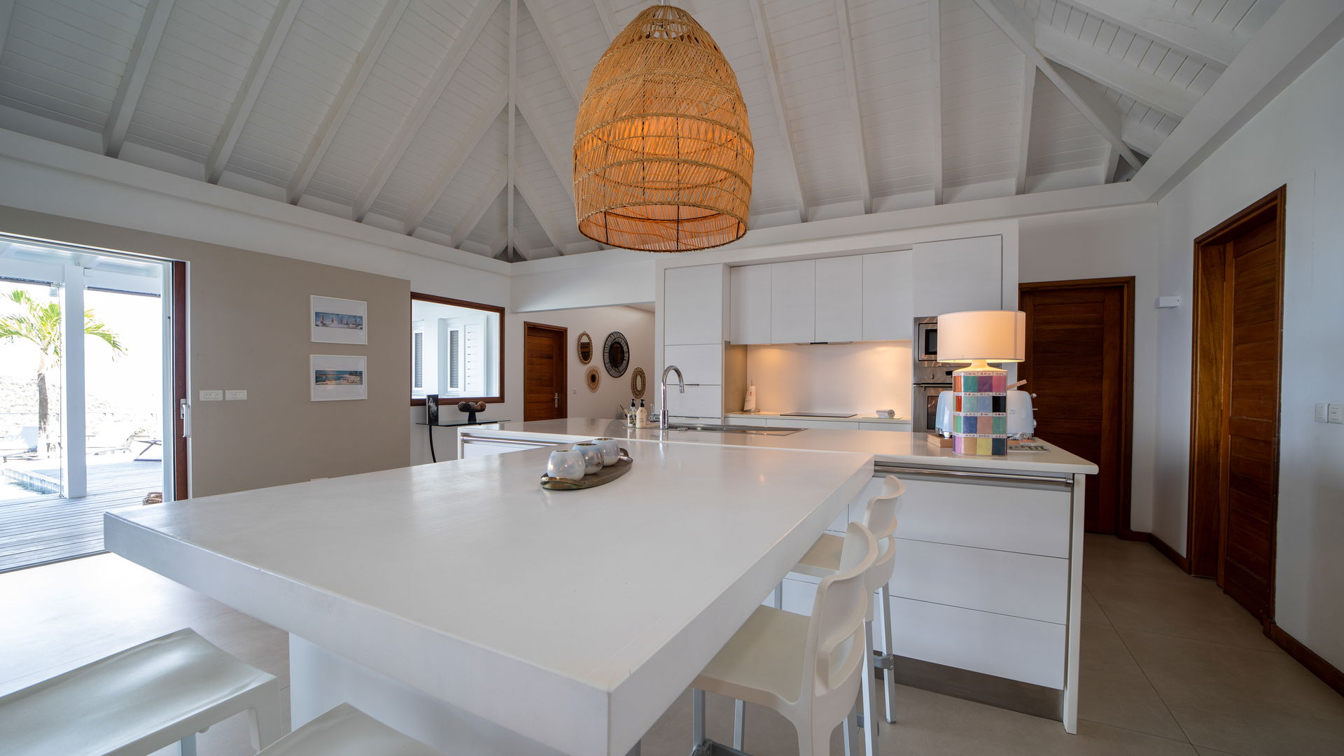 KITCHEN & DINING AREA