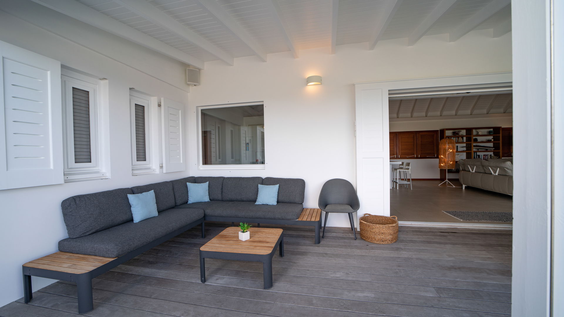 POOL & TERRACE