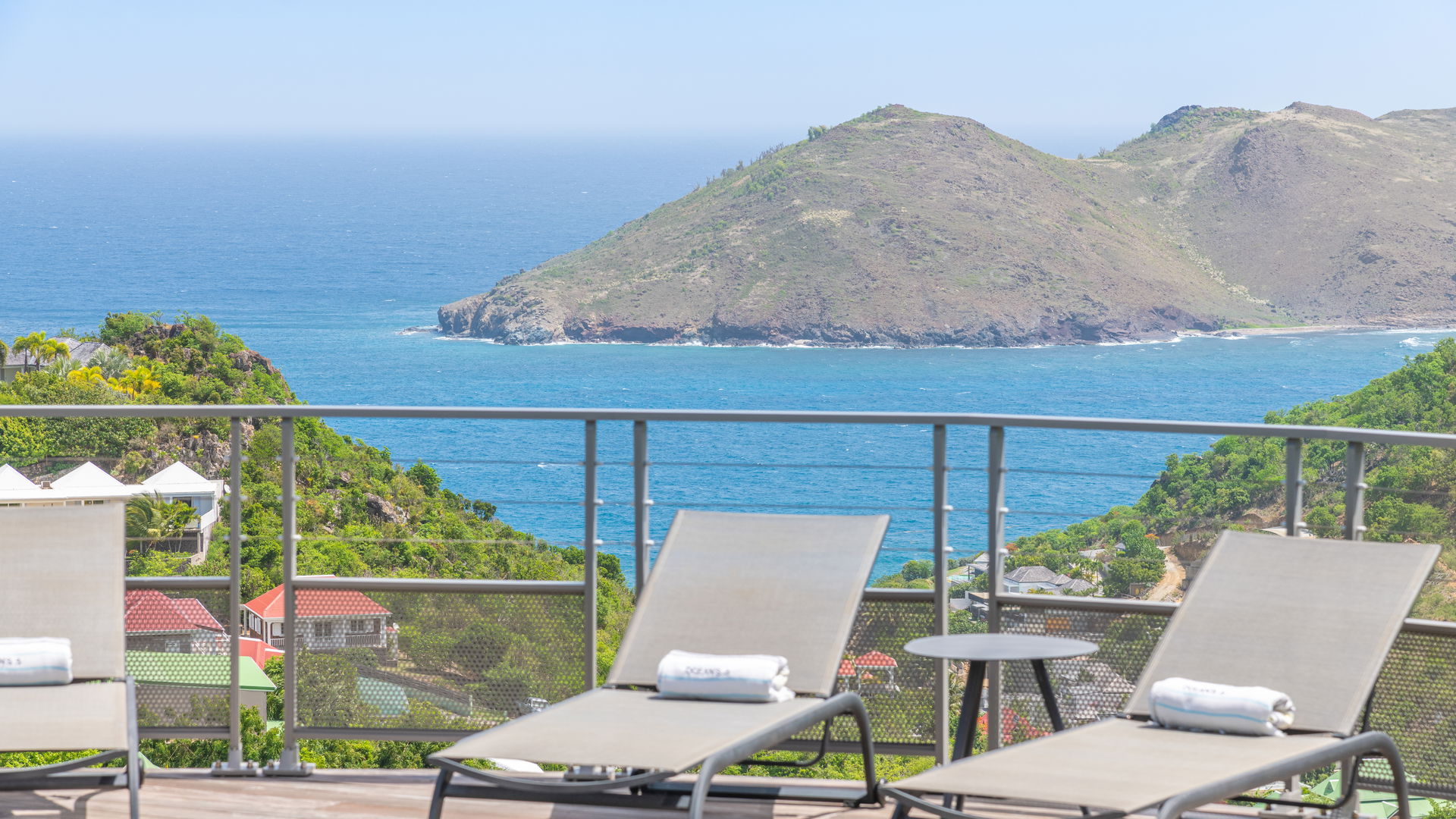 POOL & TERRACE