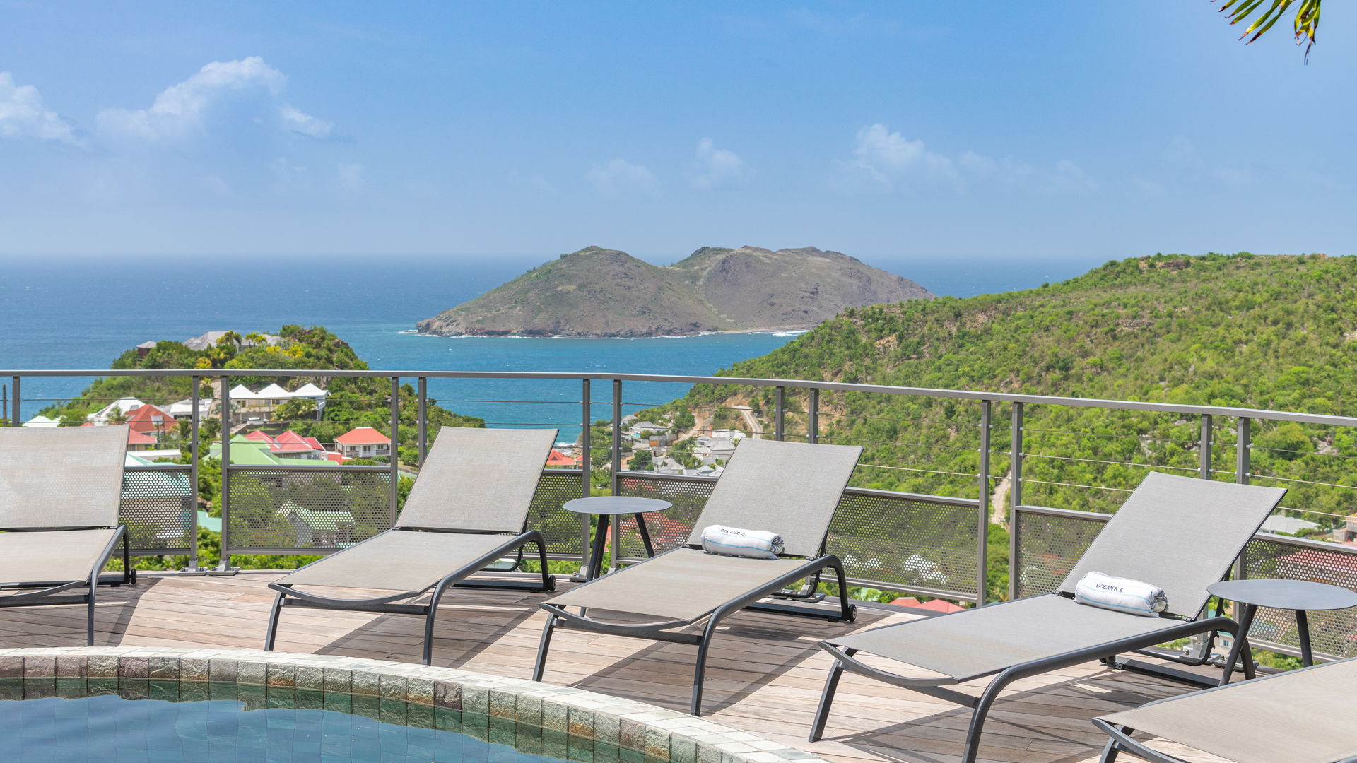 POOL & TERRACE