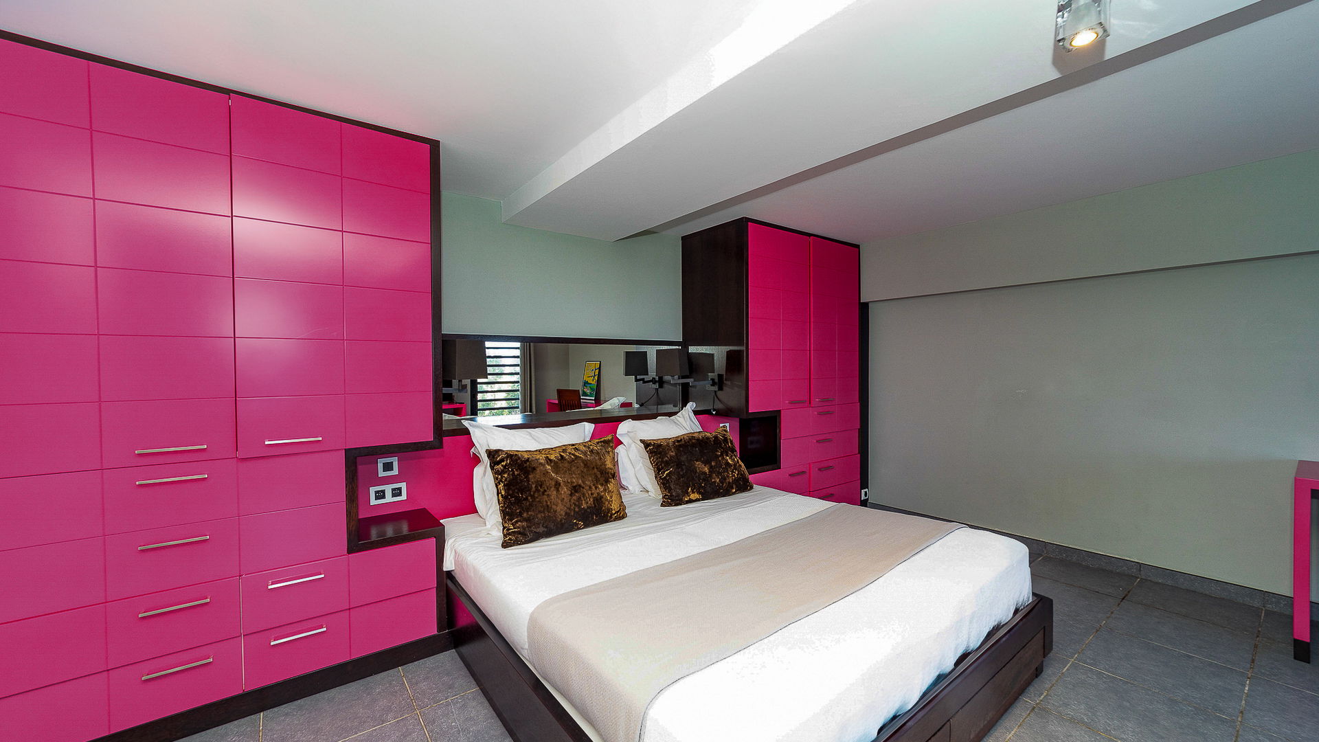 BEDROOM 8
