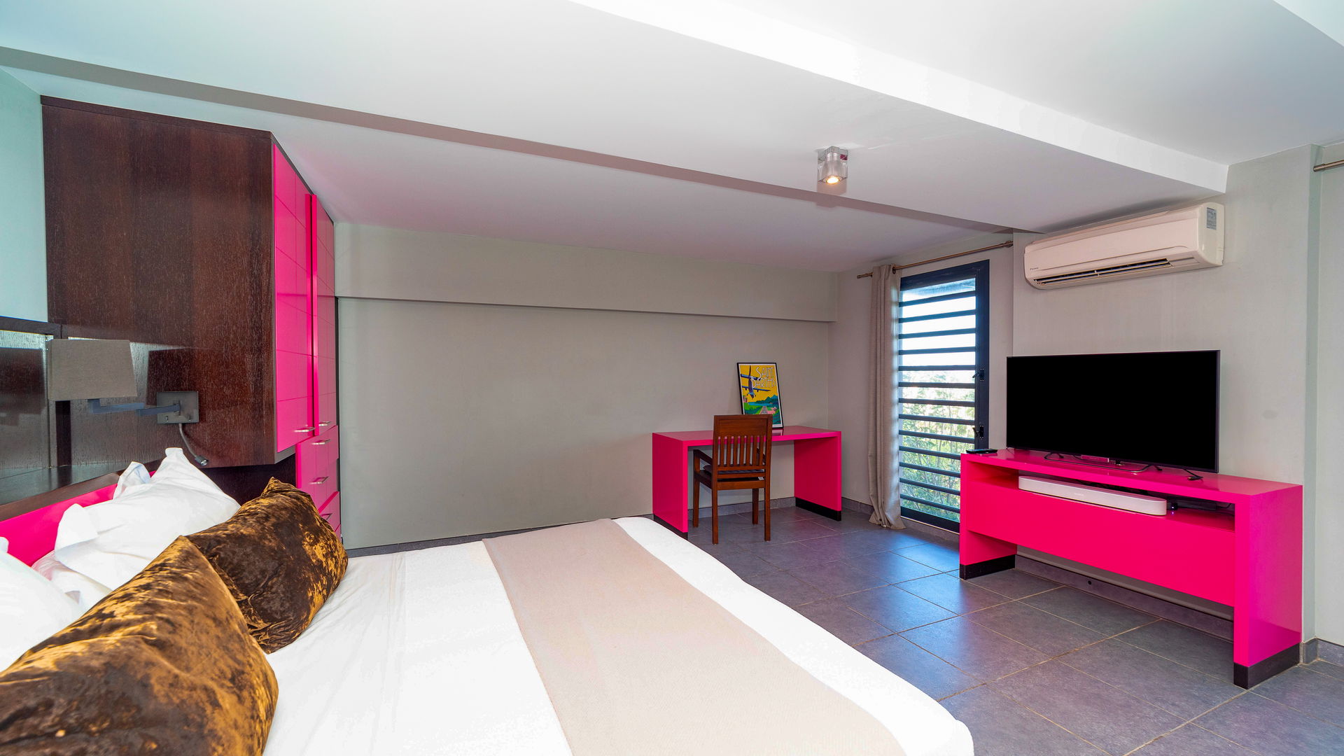 BEDROOM 8