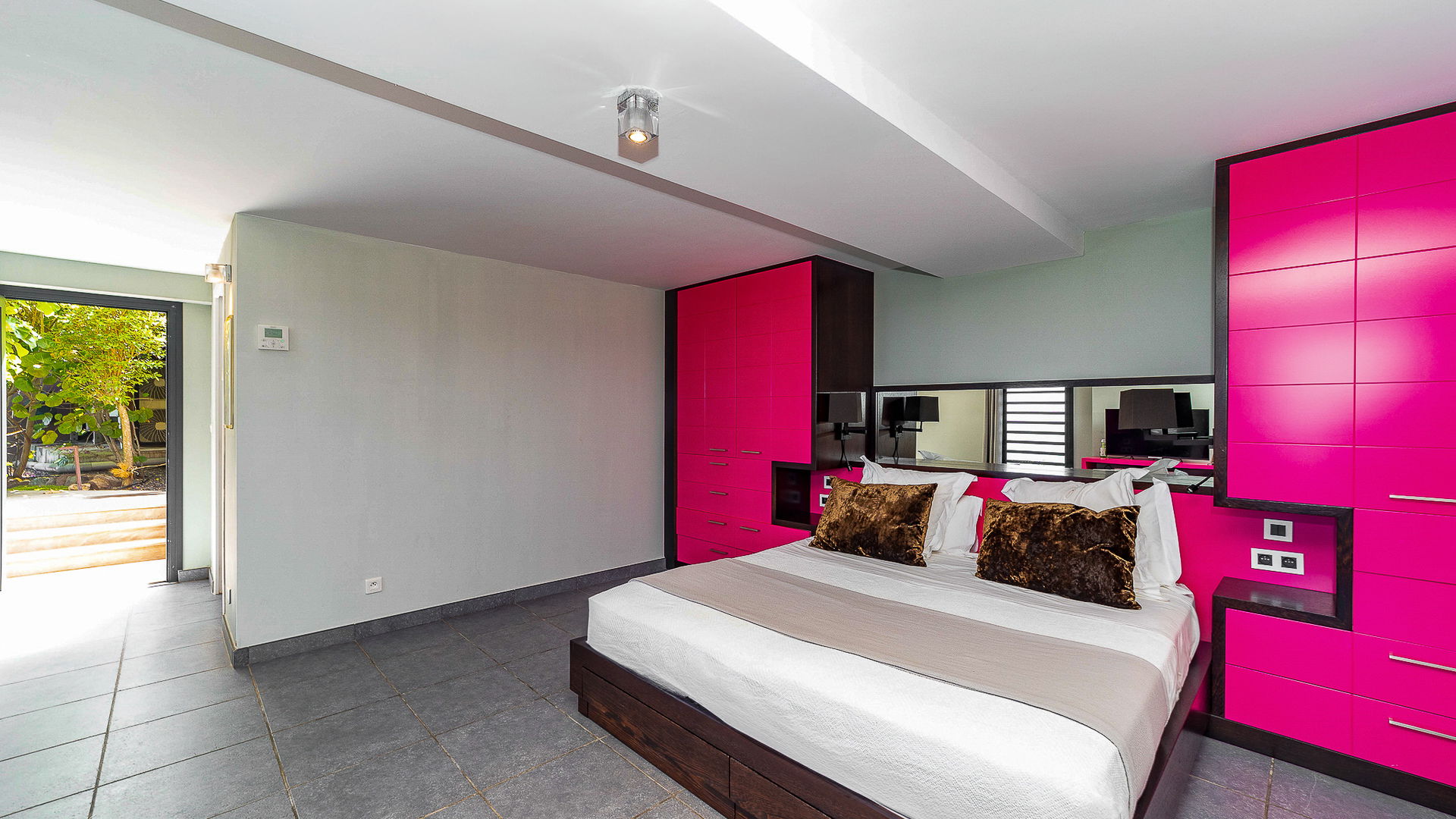 BEDROOM 8