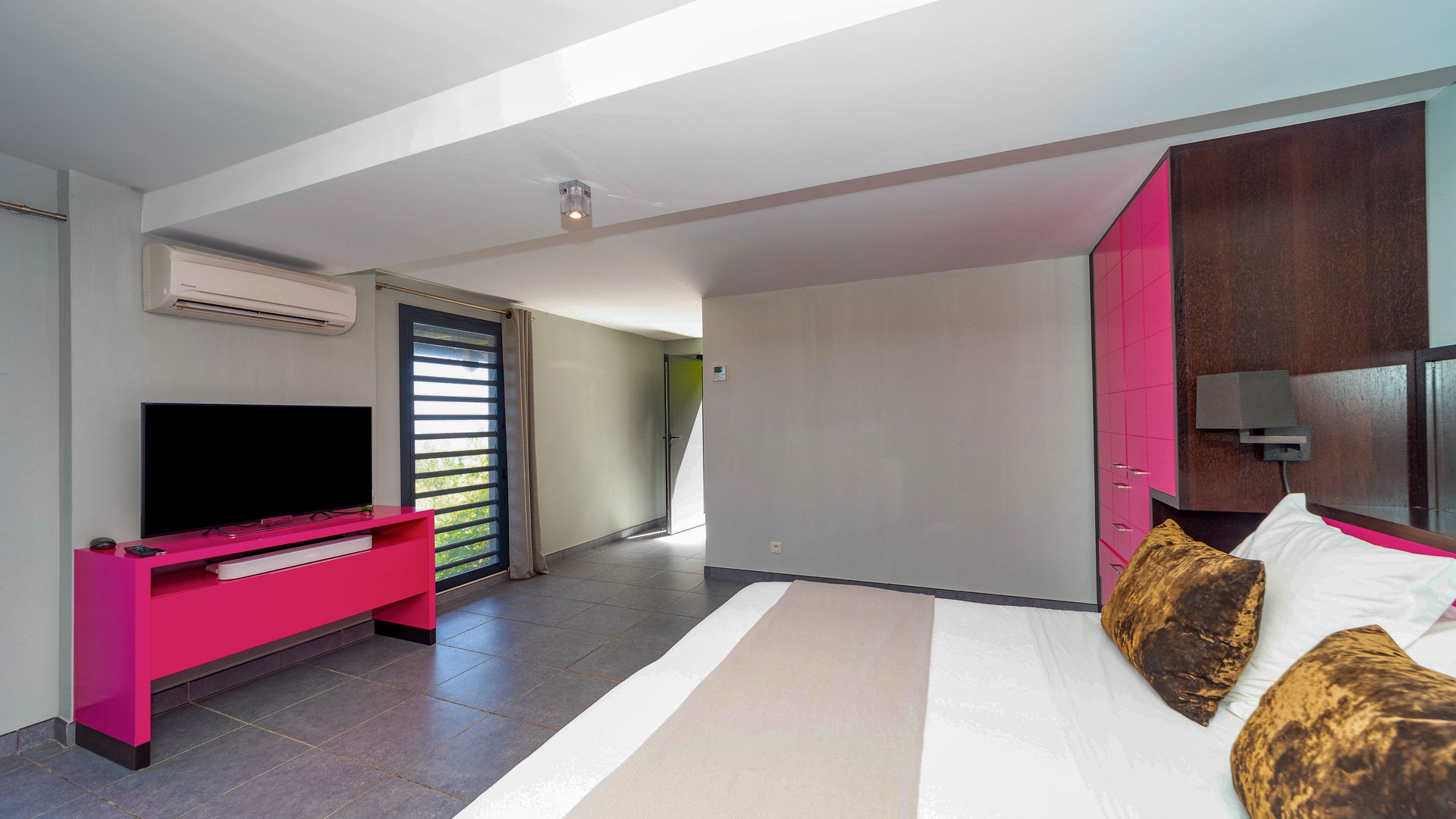 BEDROOM 8
