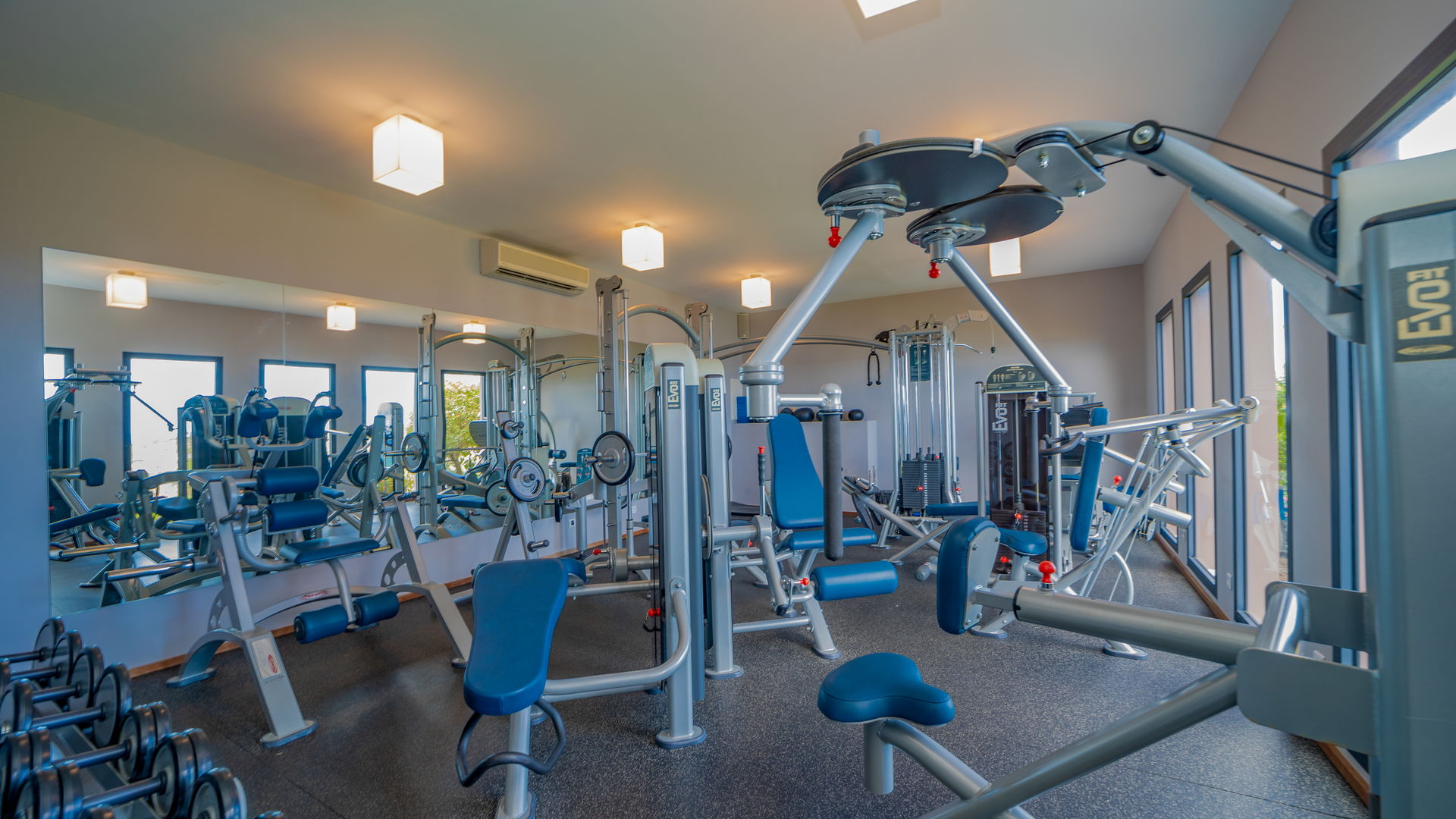 FITNESS & SAUNA