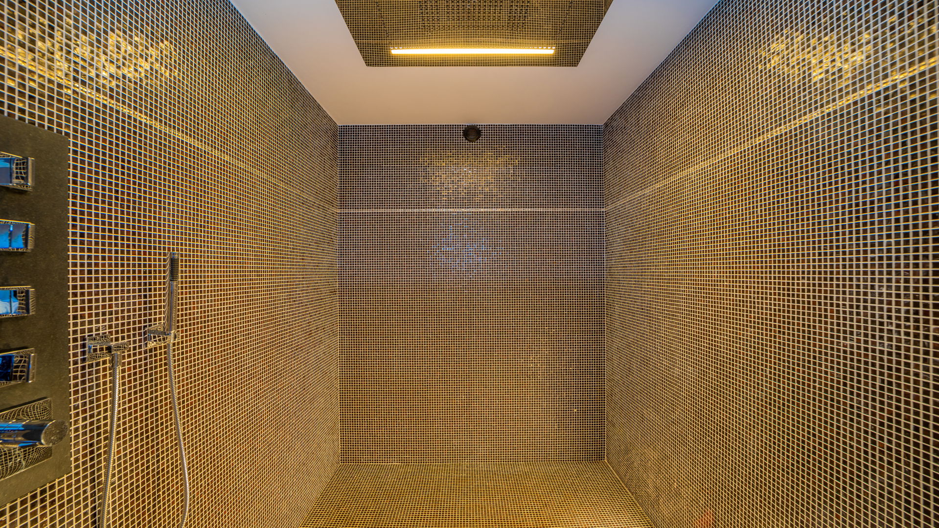 FITNESS & SAUNA