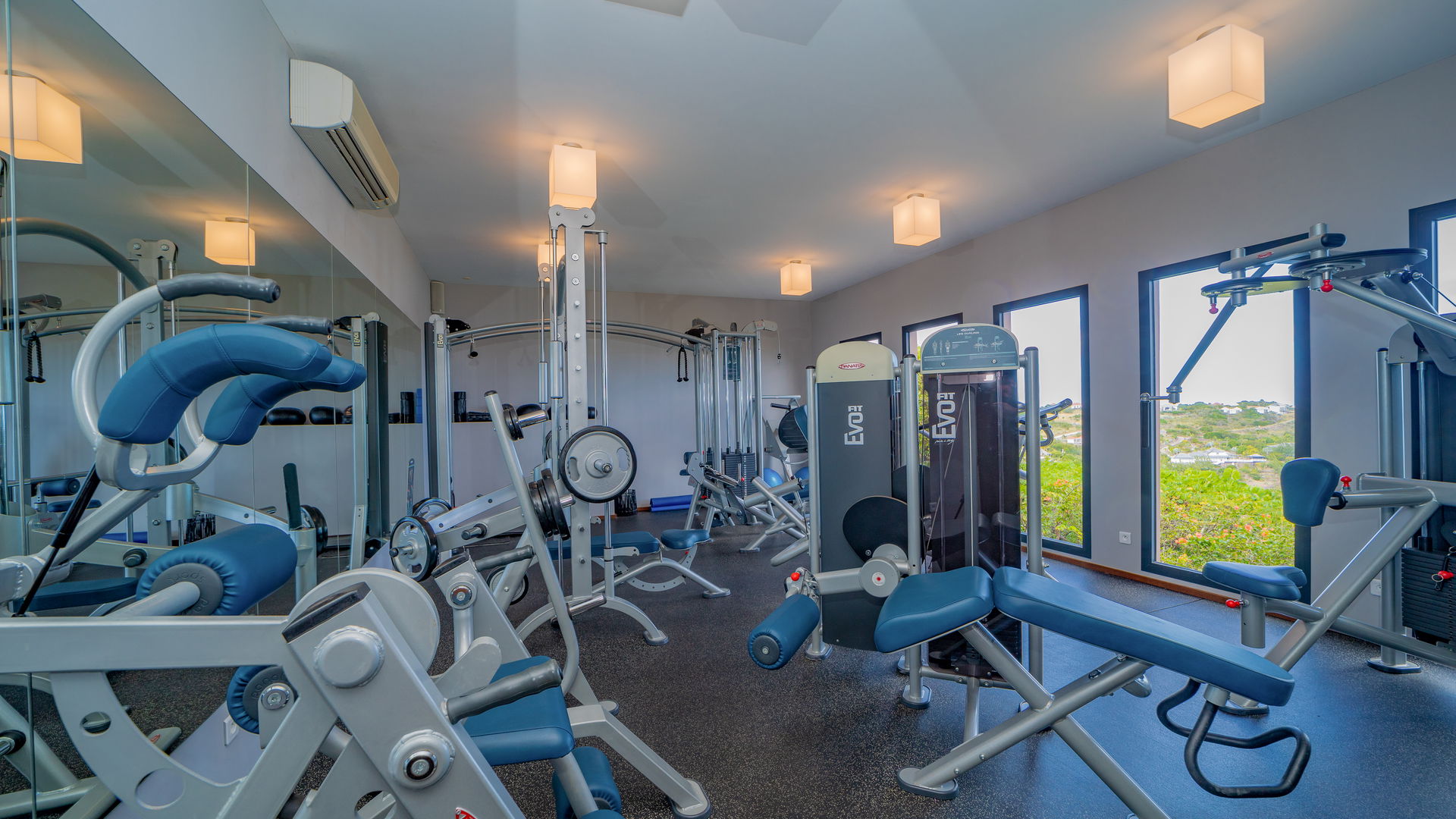 FITNESS & SAUNA
