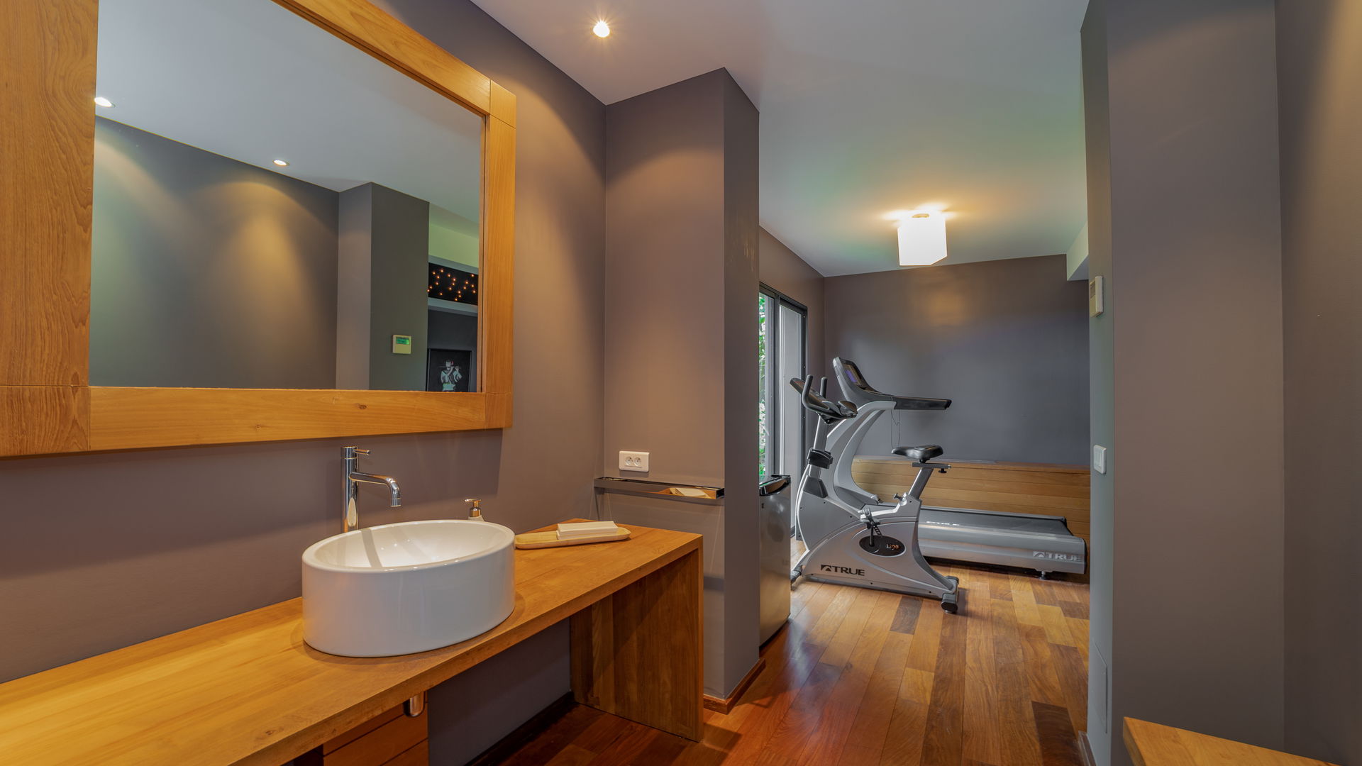 FITNESS & SAUNA