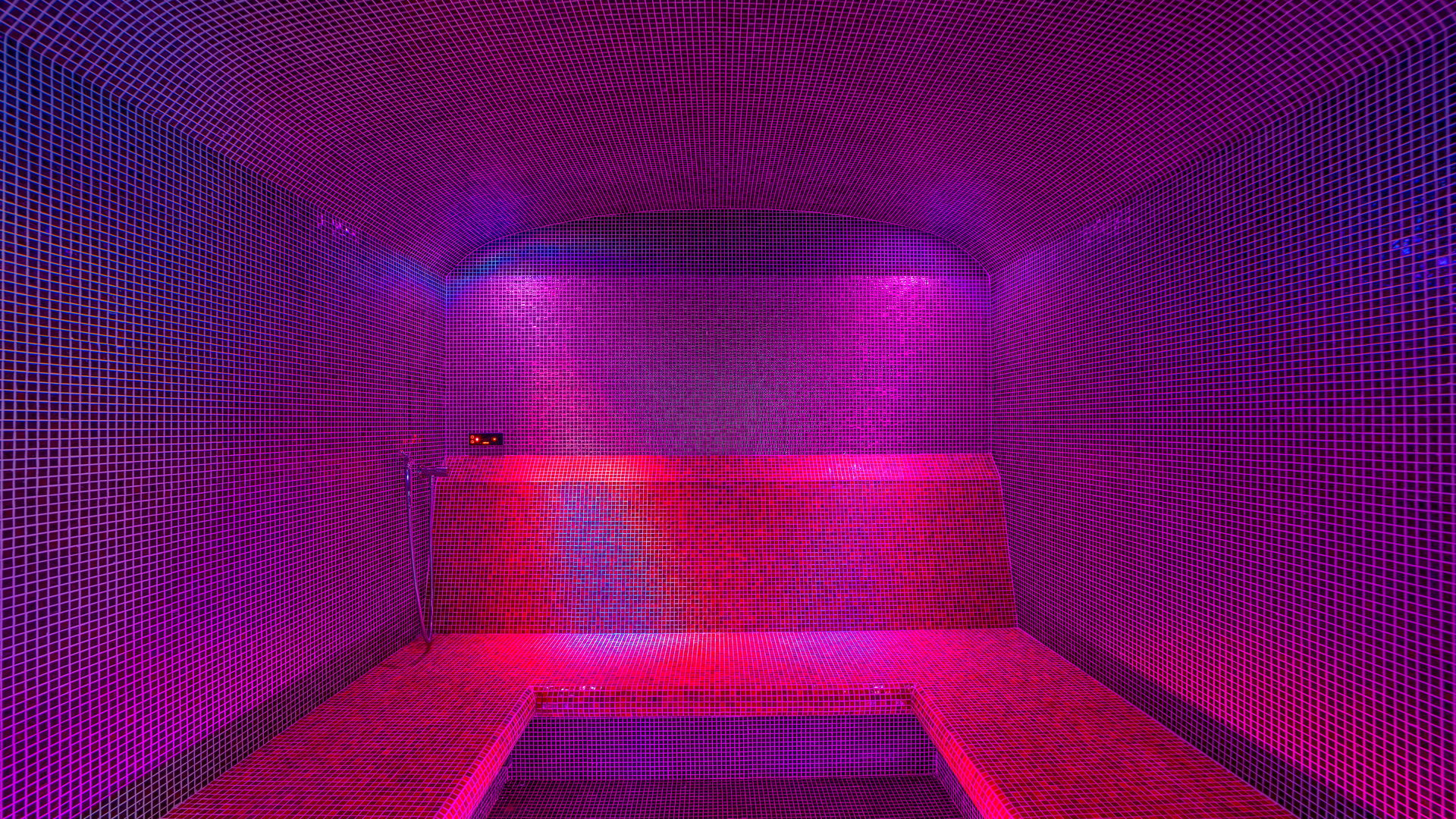 FITNESS & SAUNA