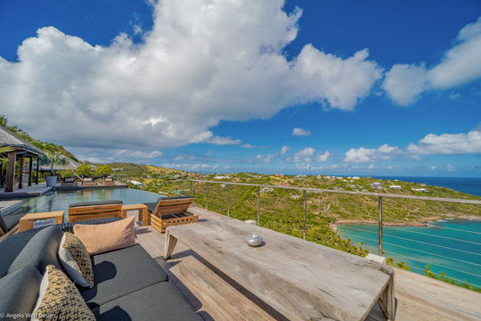 VILLA JADE JACUZZI & LOUNGE AREAS 4