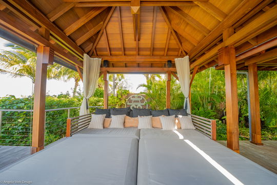 VILLA JADE JACUZZI & LOUNGE AREAS 9