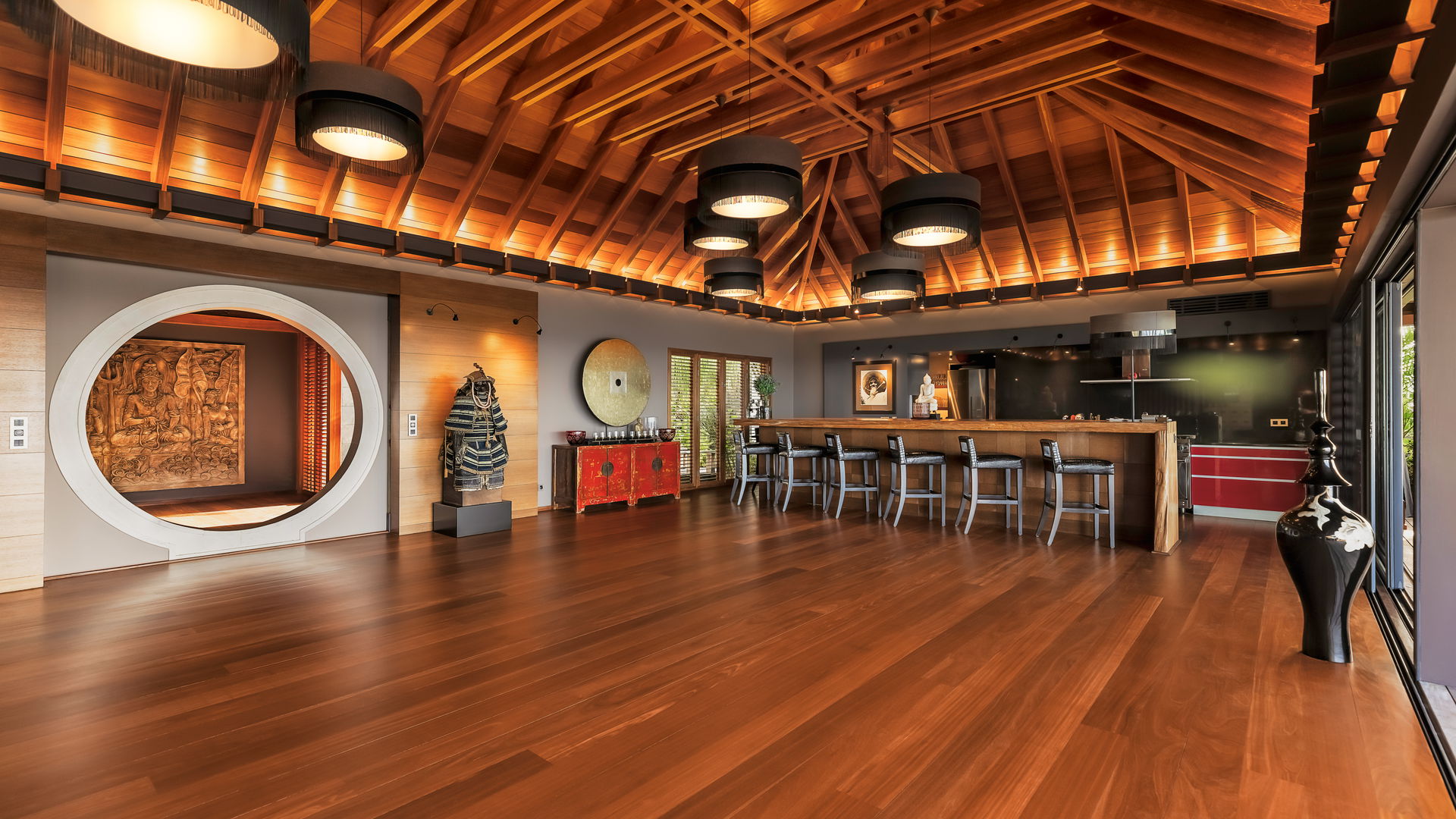 KITCHEN & DINING AREA