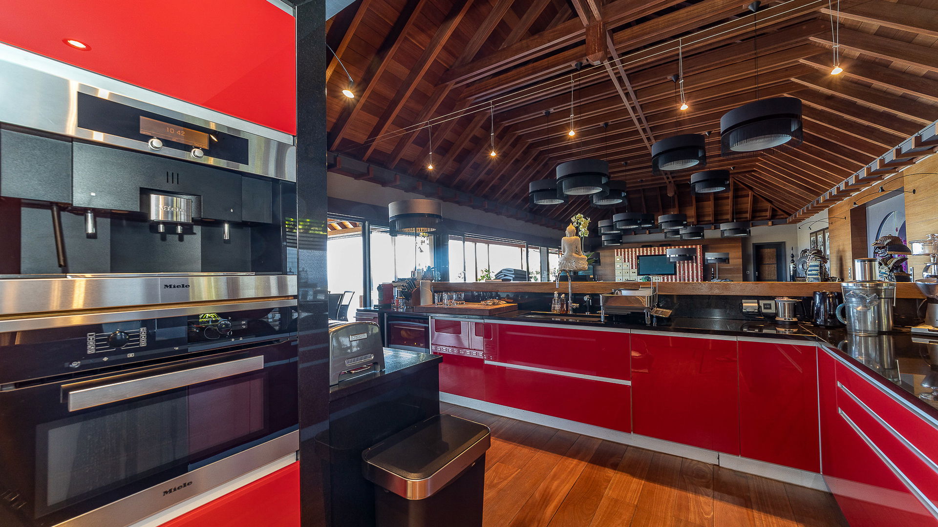 KITCHEN & DINING AREA