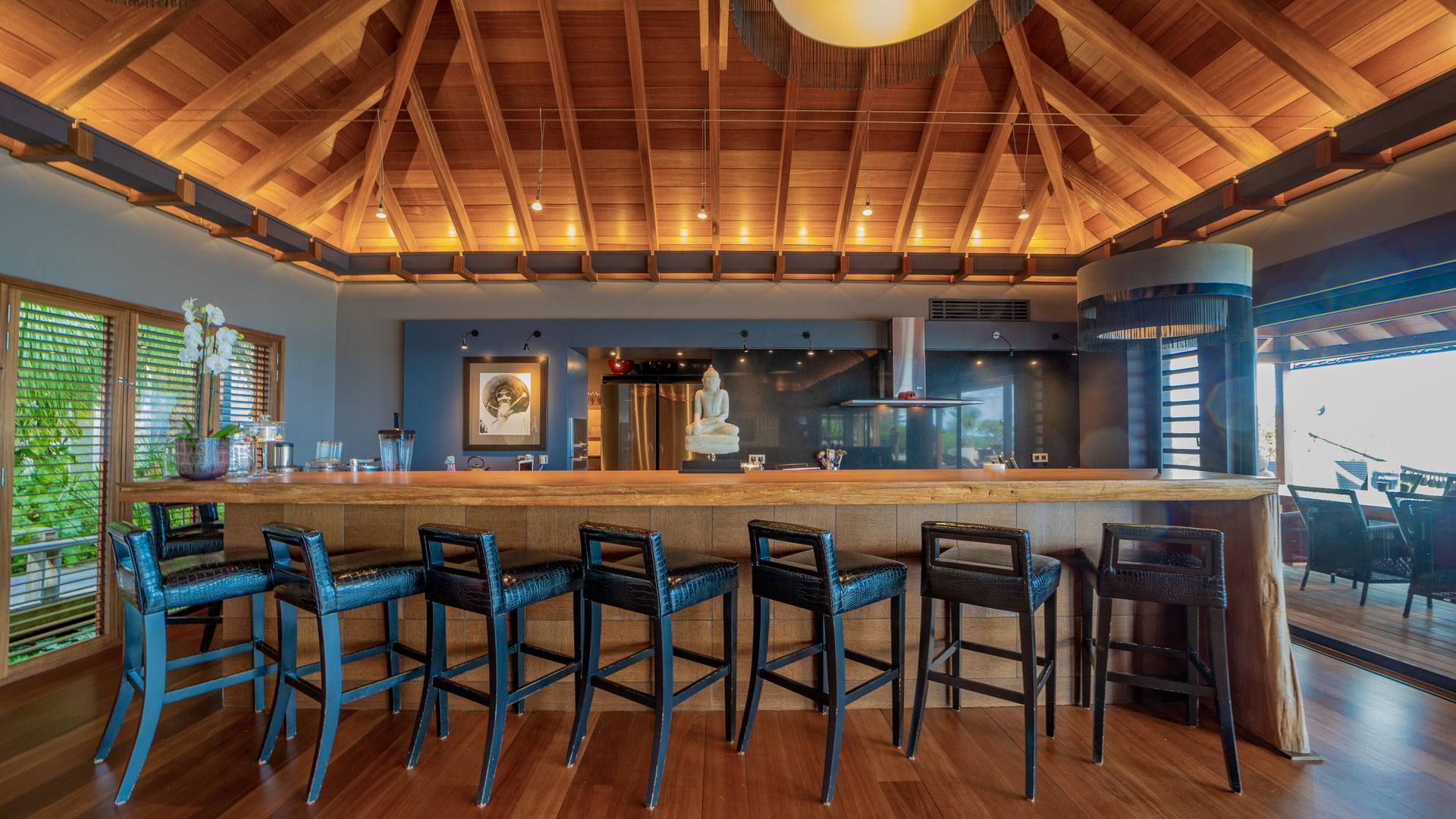 KITCHEN & DINING AREA
