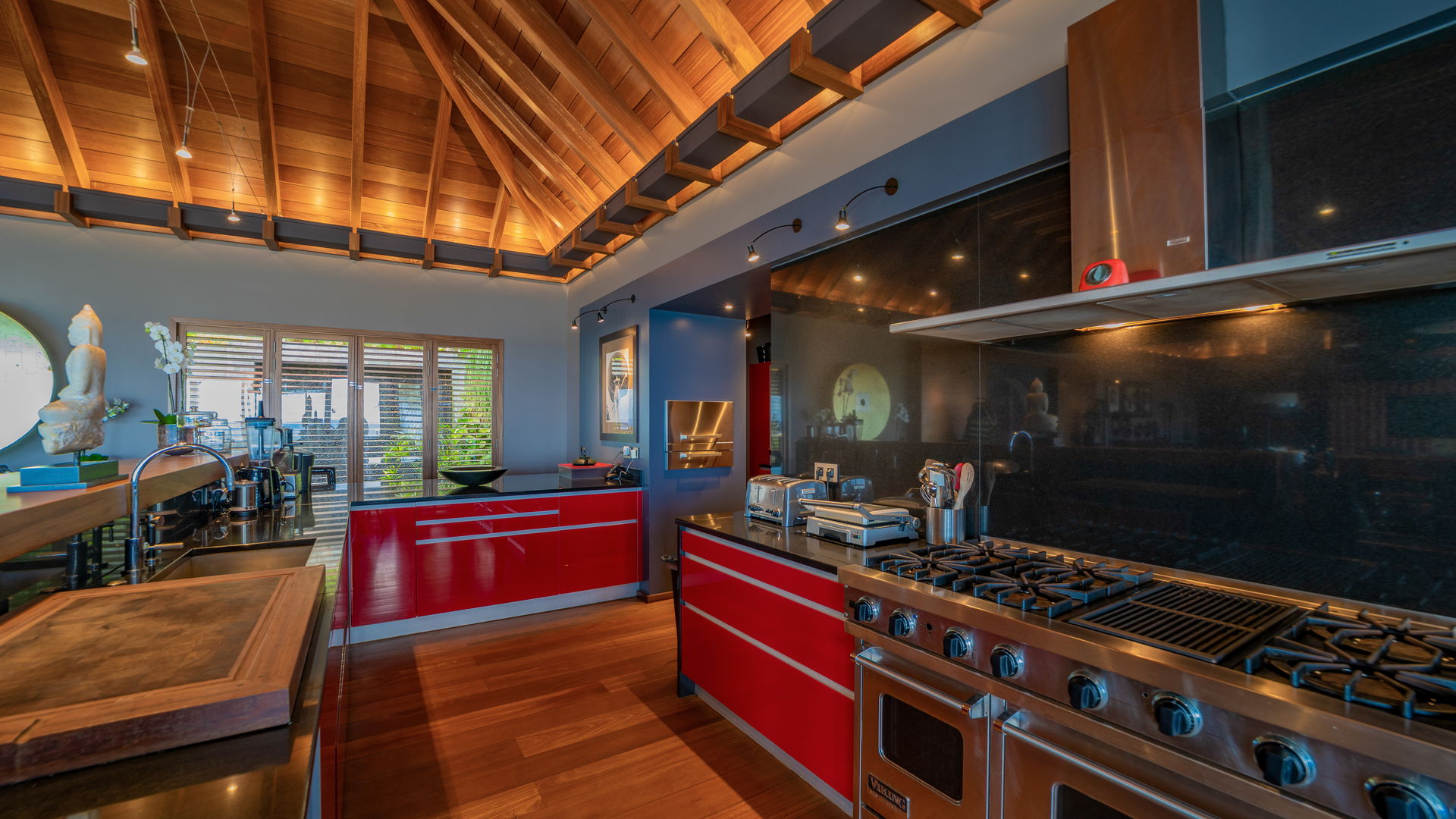 KITCHEN & DINING AREA