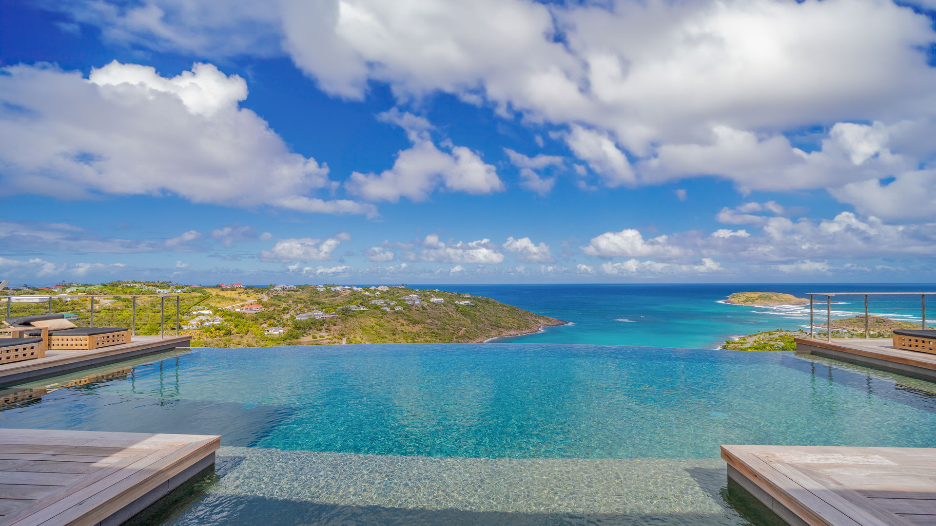 POOL & TERRACE