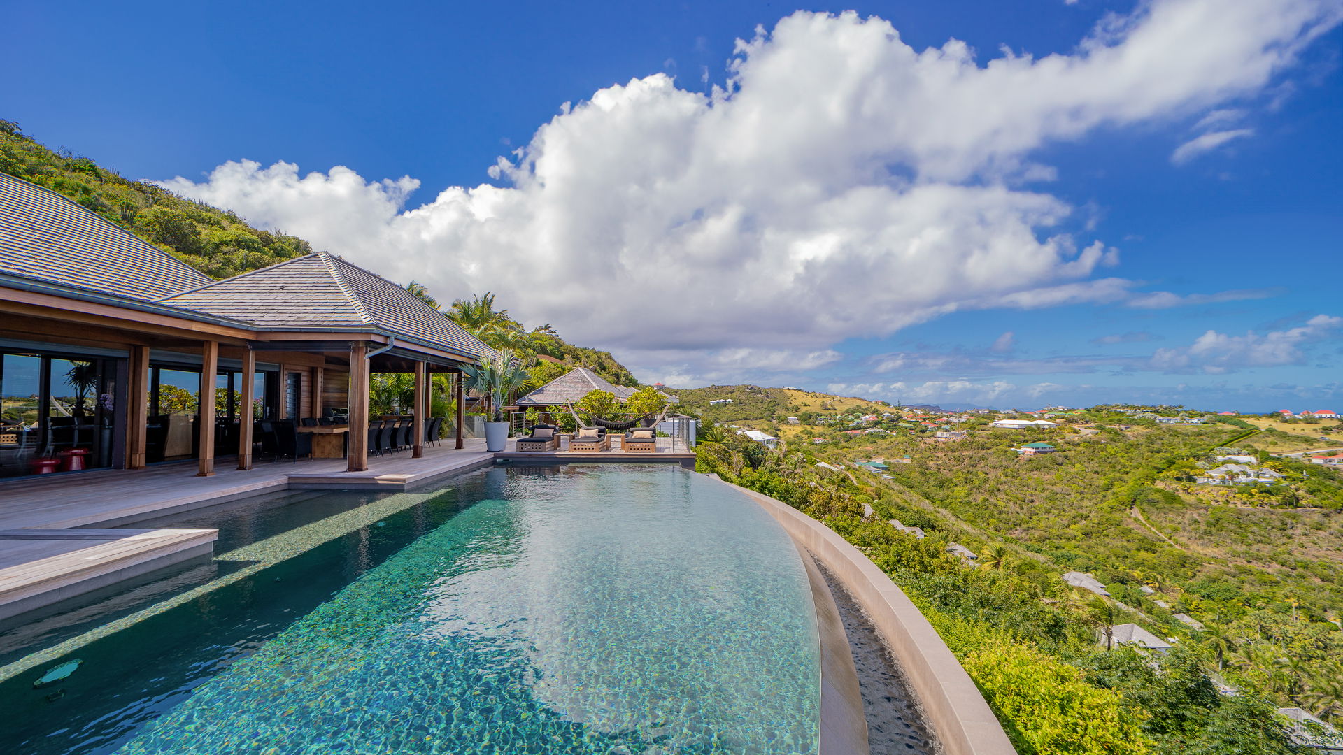 POOL & TERRACE