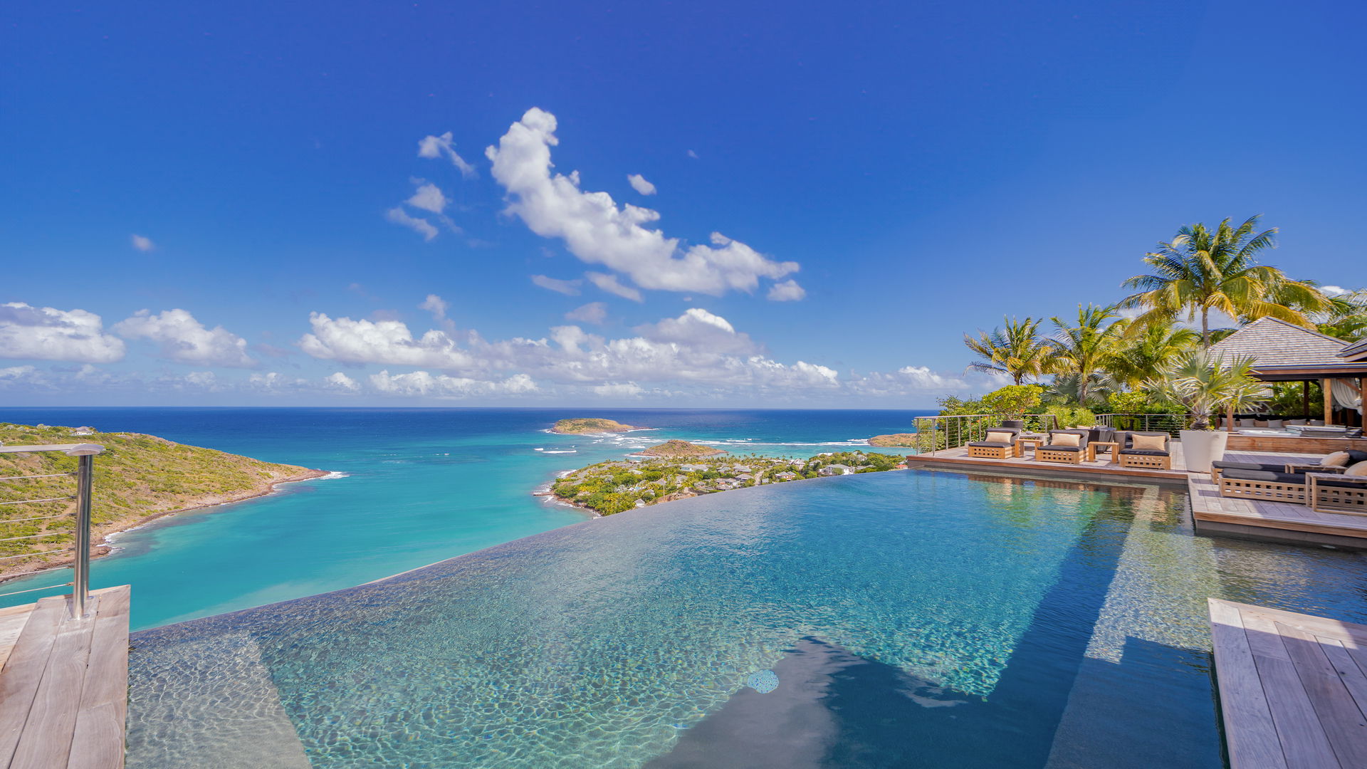 POOL & TERRACE