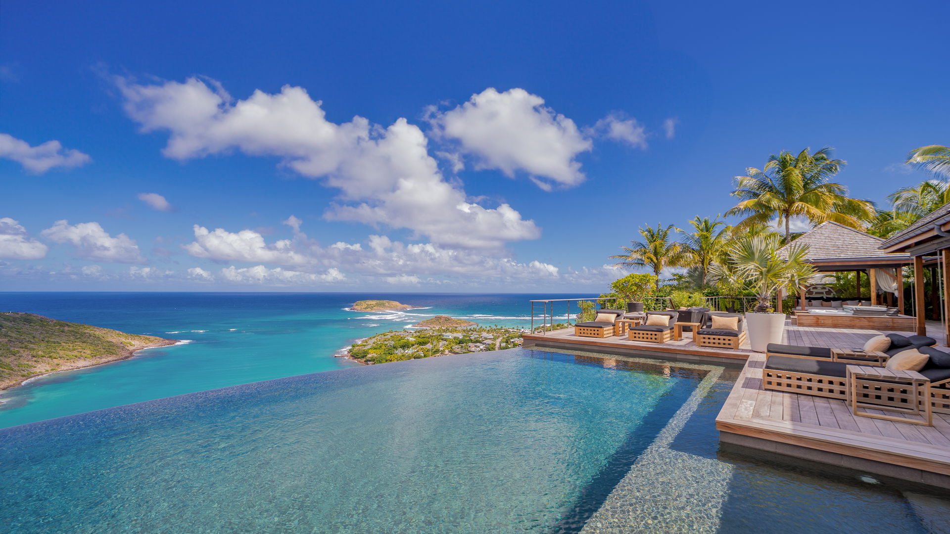 POOL & TERRACE