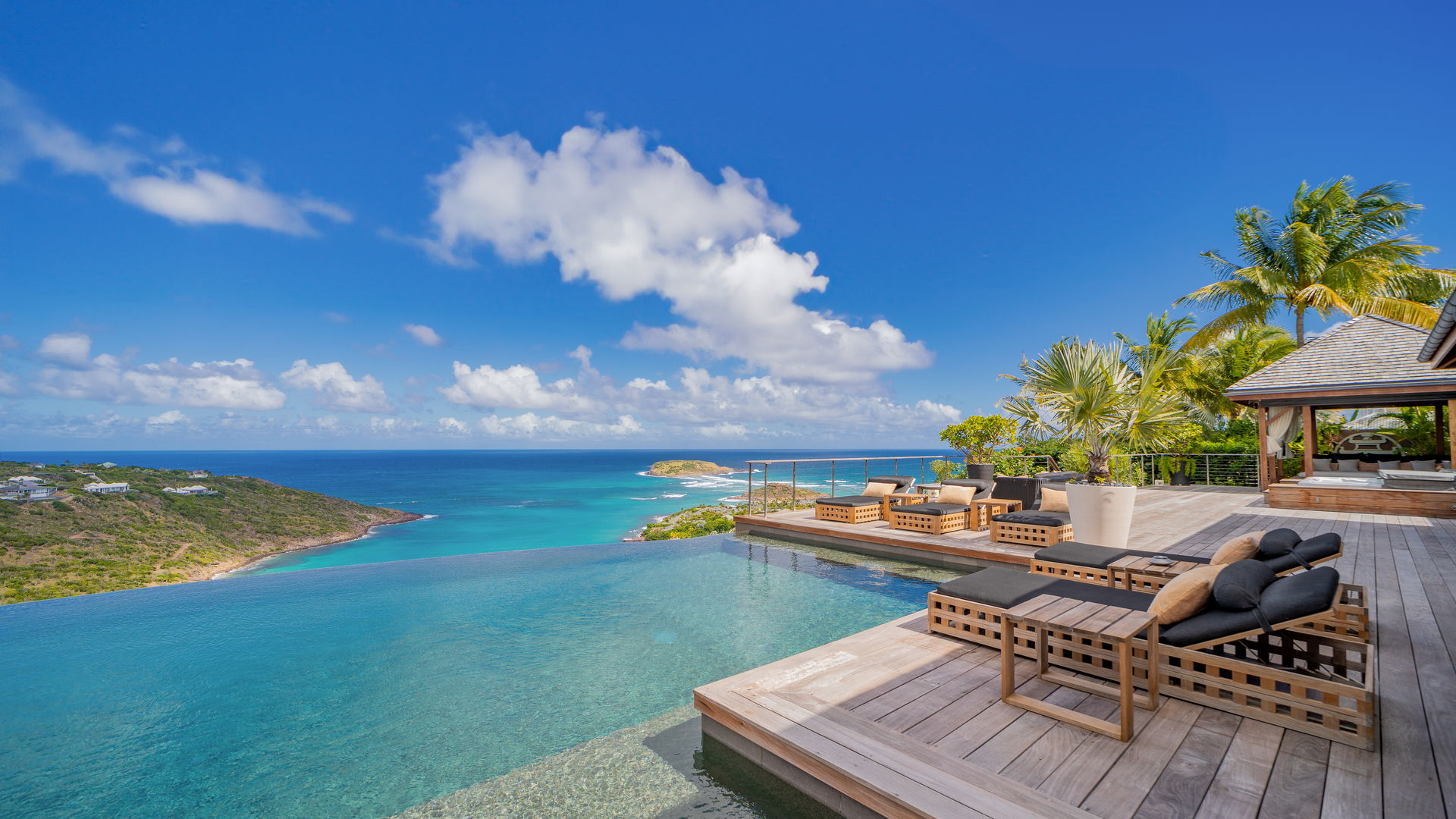 POOL & TERRACE