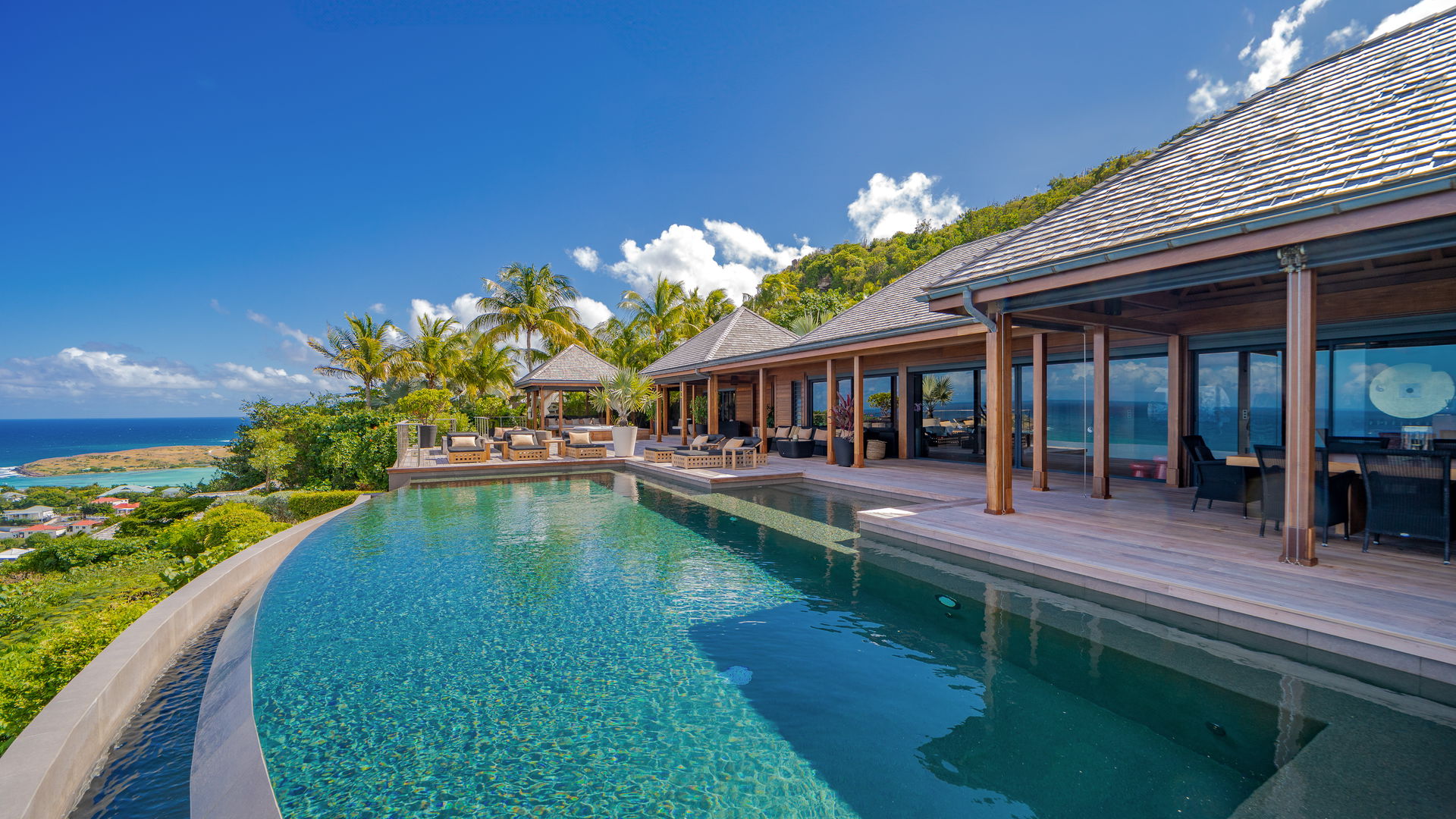 POOL & TERRACE