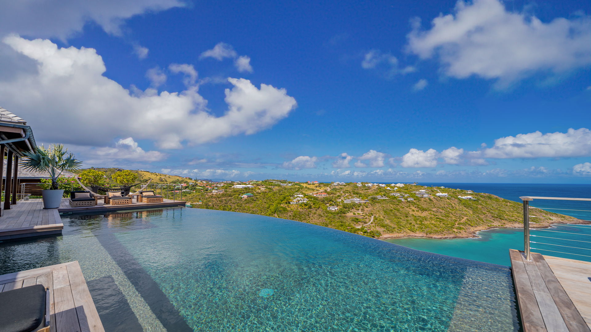 POOL & TERRACE