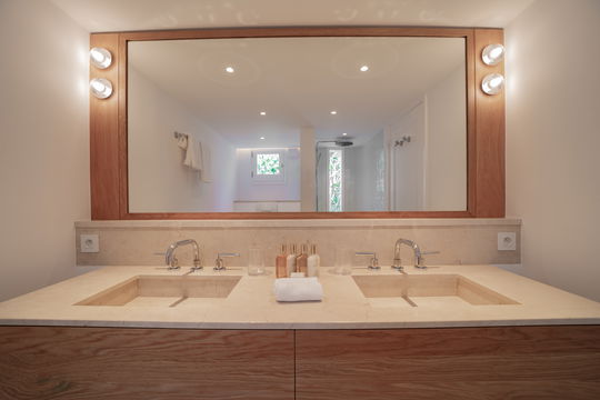 VILLA LUNA BEDROOM1 6