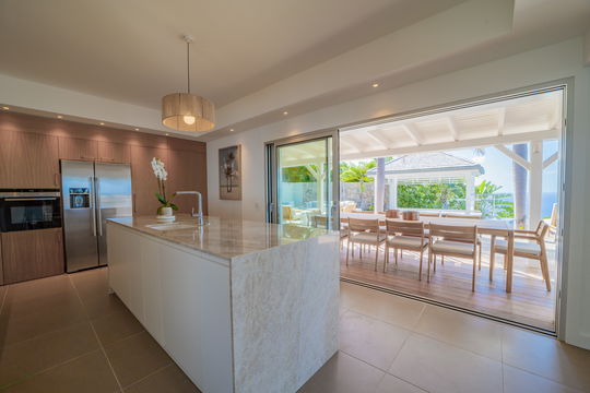 VILLA LUNA KITCHEN & DINING AREA 1