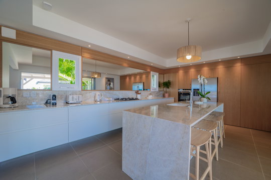 VILLA LUNA KITCHEN & DINING AREA 2